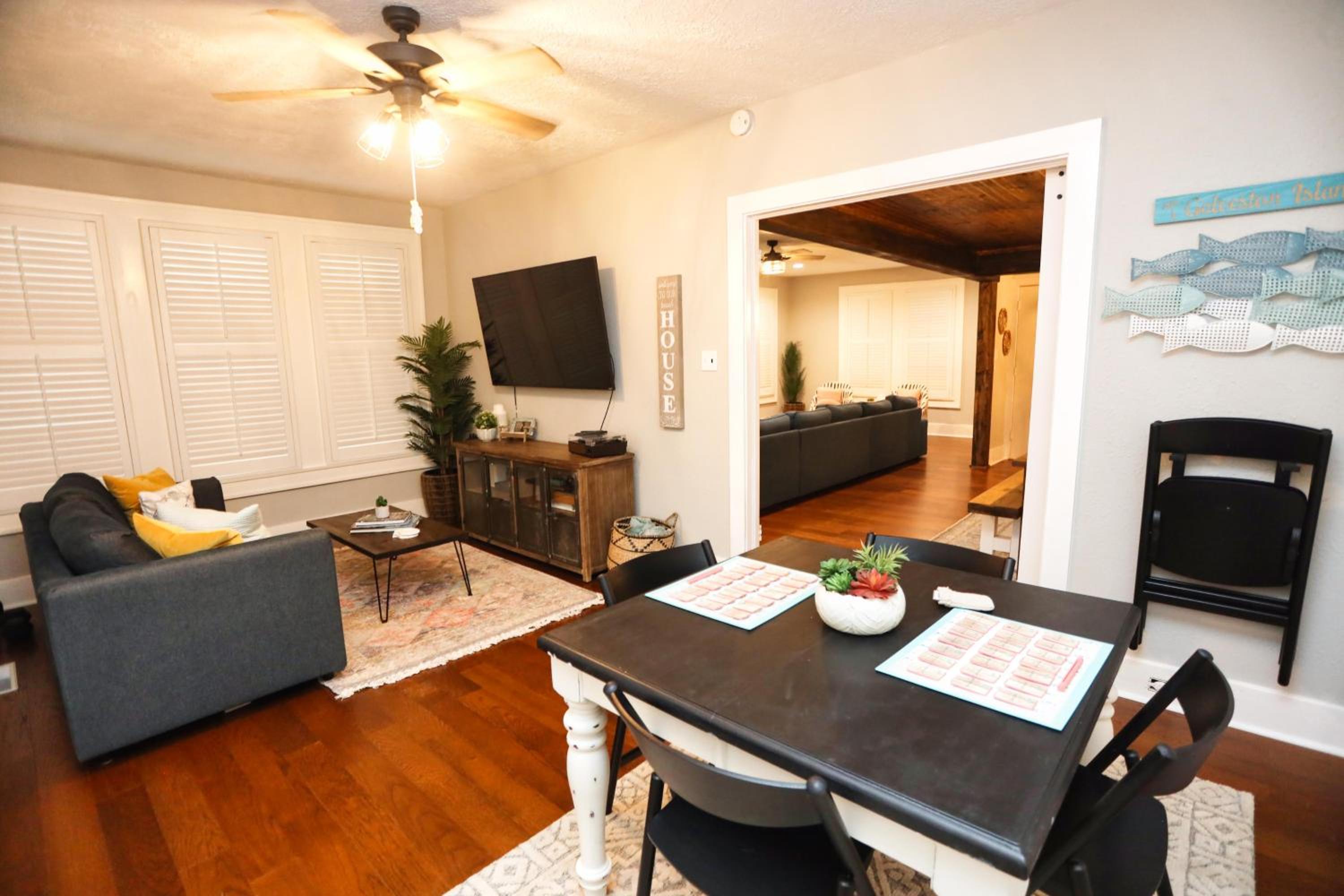Historic Home Family Friendly Close to Seawall view 3