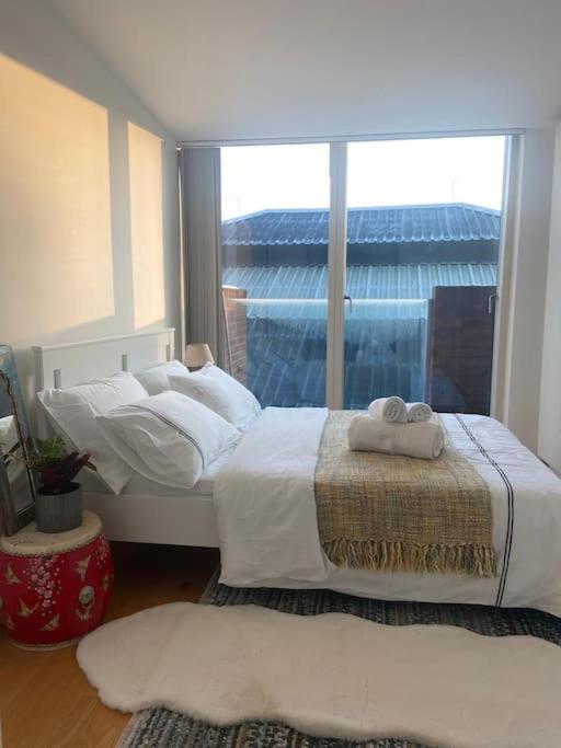Spitalfields Market Penthouse Flat with balcony