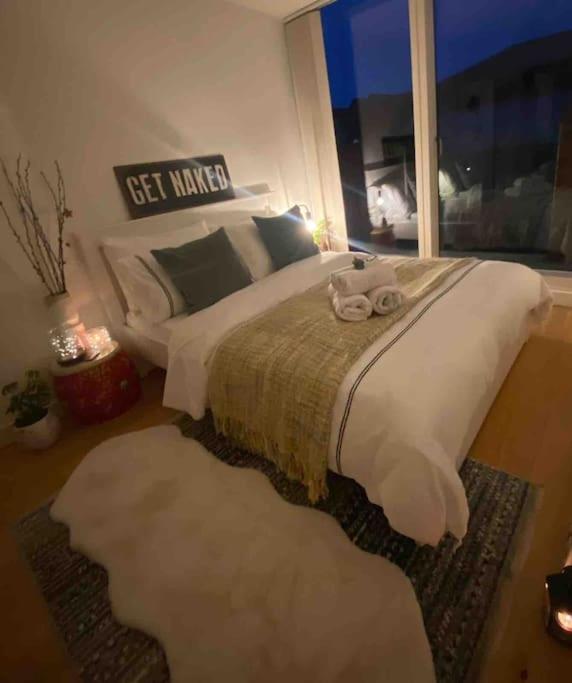 Spitalfields Market Penthouse Flat with balcony