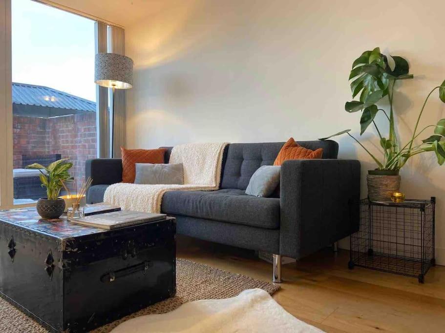 Spitalfields Market Penthouse Flat with balcony