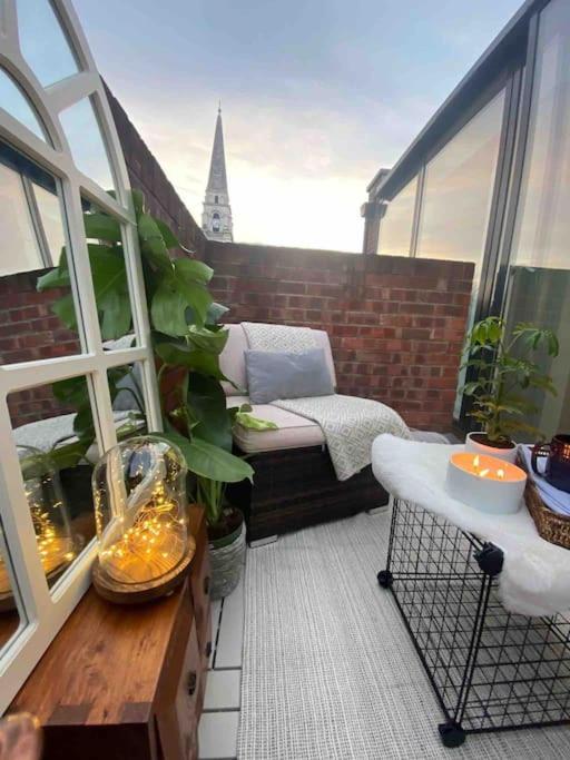 Spitalfields Market Penthouse Flat with balcony