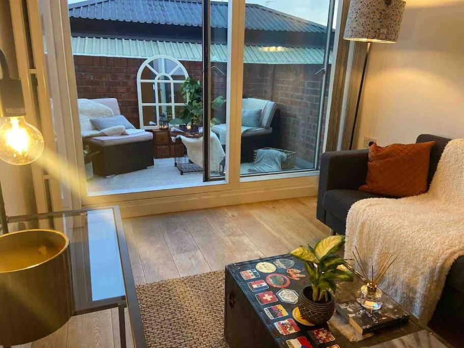 Spitalfields Market Penthouse Flat with balcony