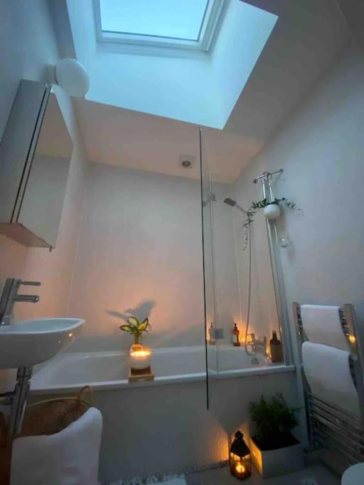 Spitalfields Market Penthouse Flat with balcony