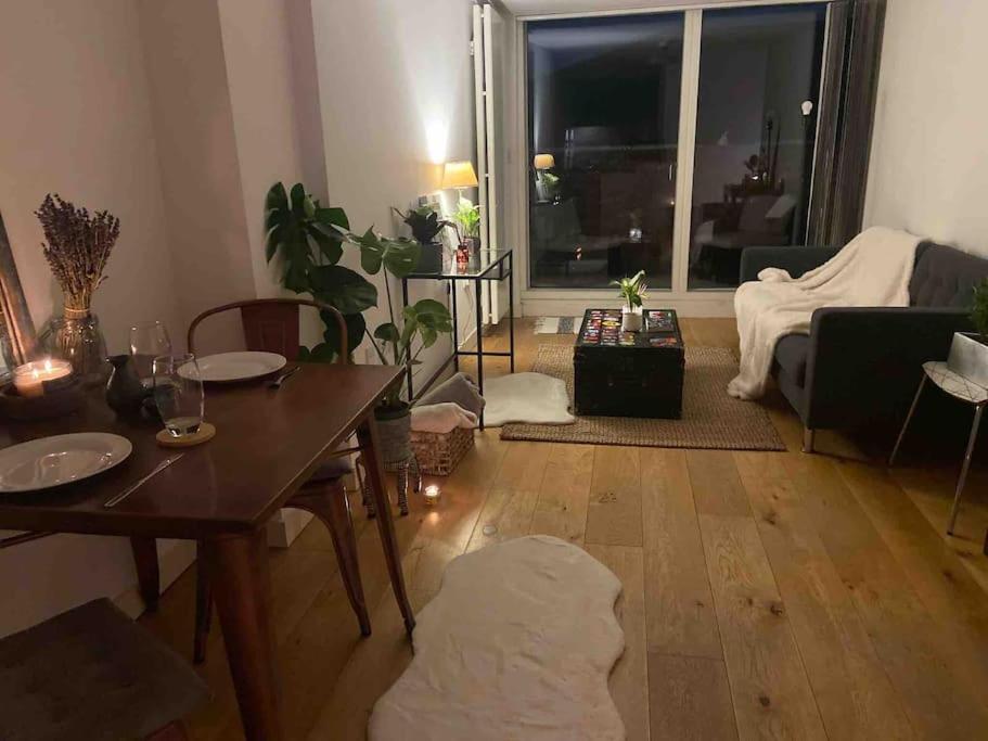 Spitalfields Market Penthouse Flat with balcony