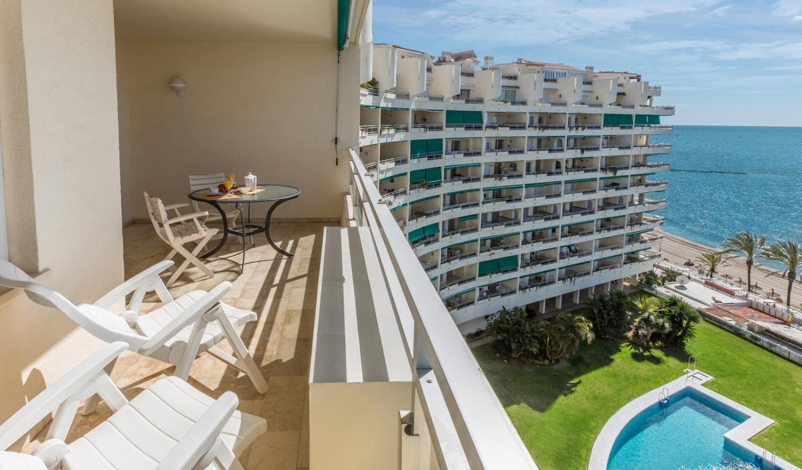 Front sea view apartment on Marbella's beach promenade