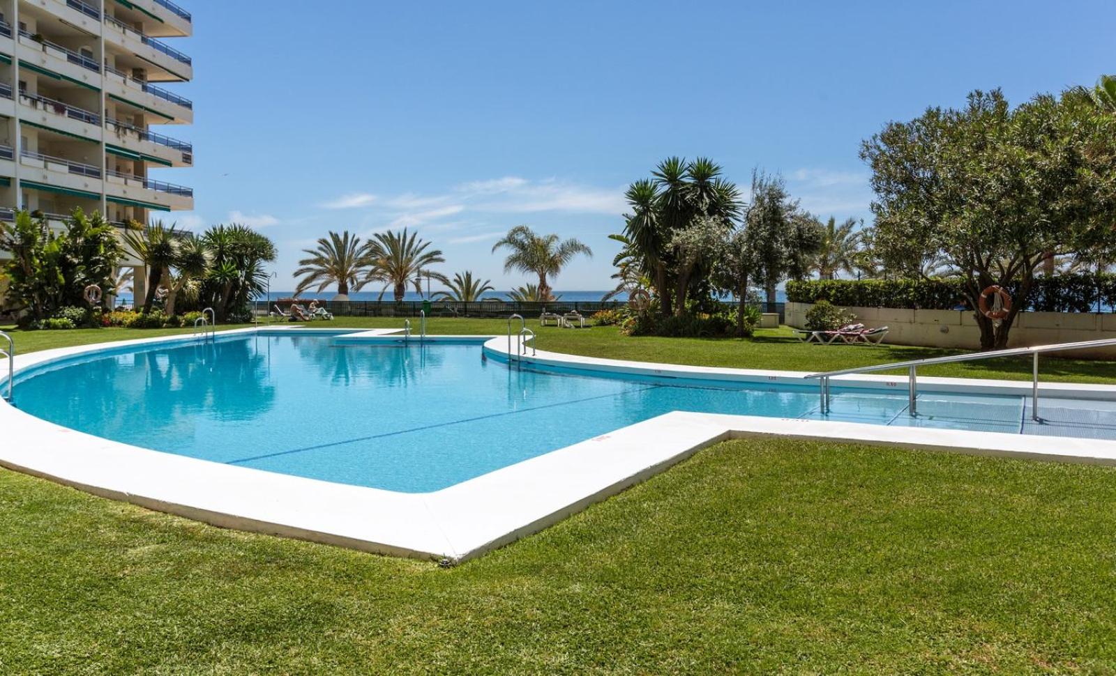 Front sea view apartment on Marbella's beach promenade