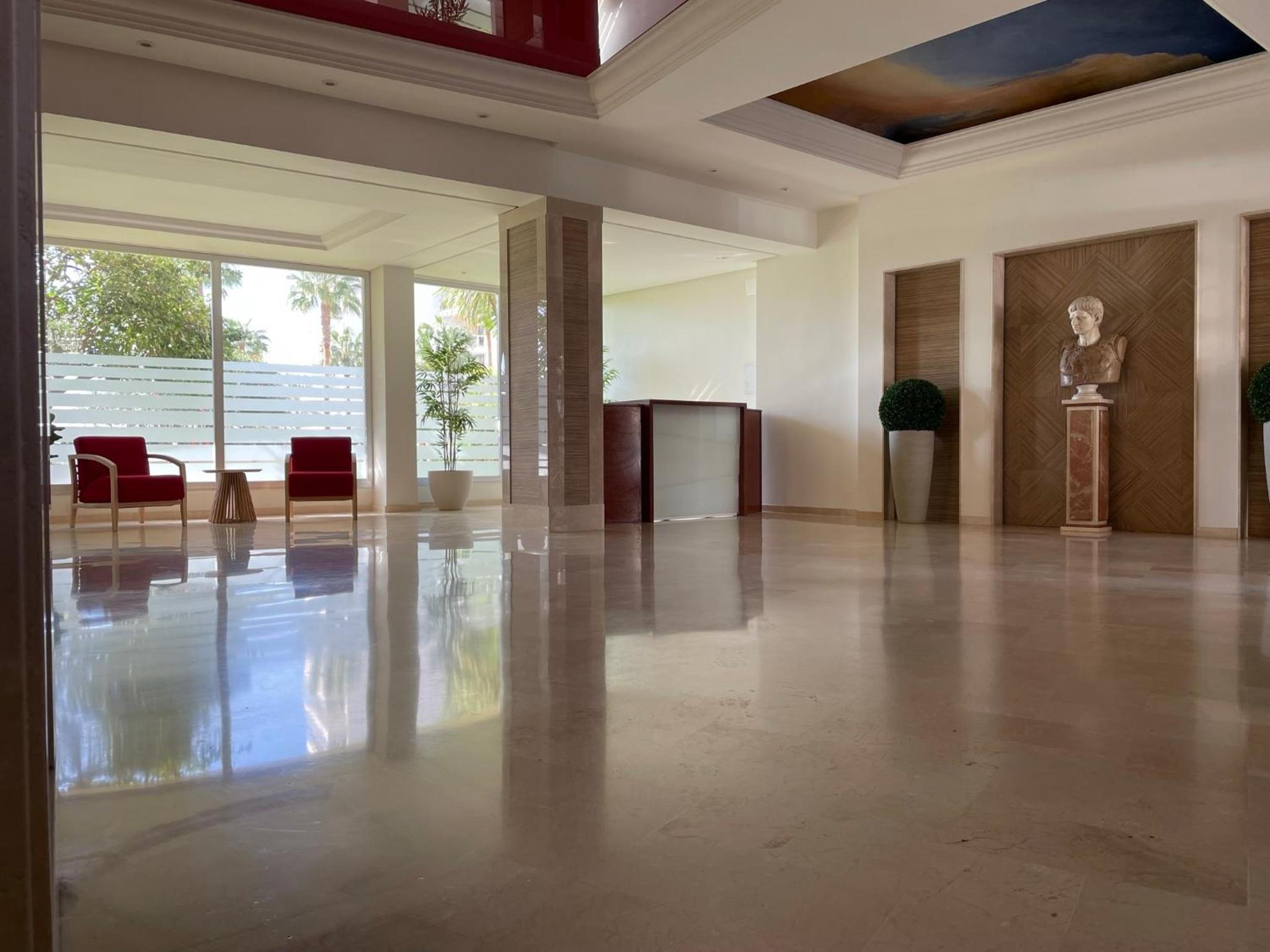 Front sea view apartment on Marbella's beach promenade