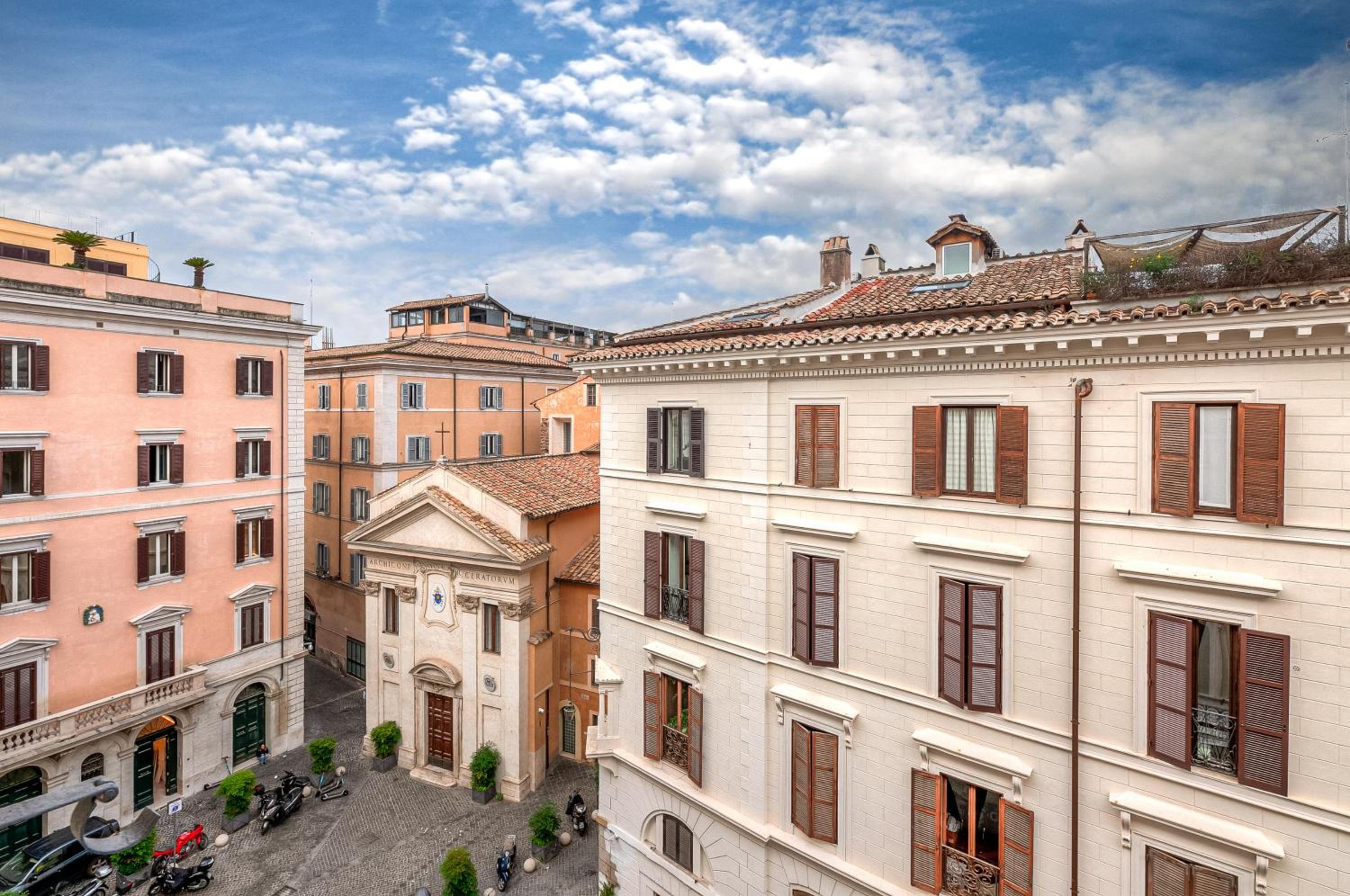 Pantheon Luxury House