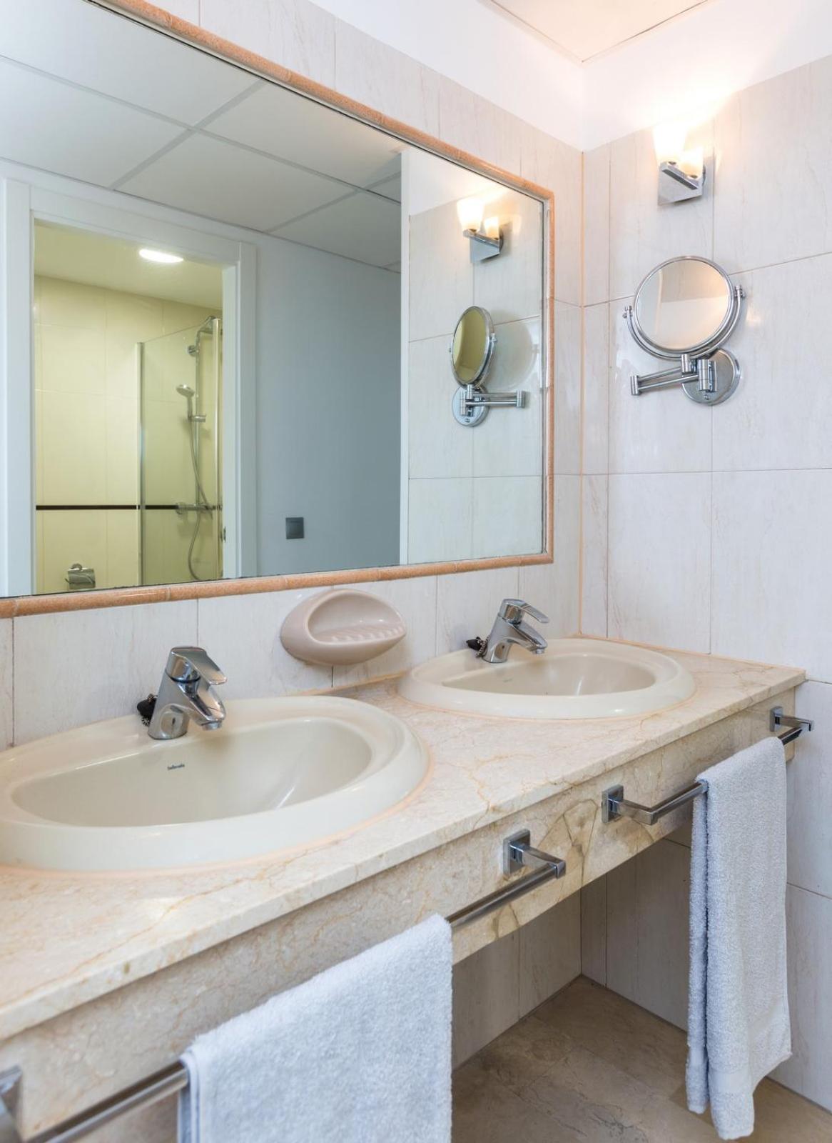 Front sea view apartment on Marbella's beach promenade