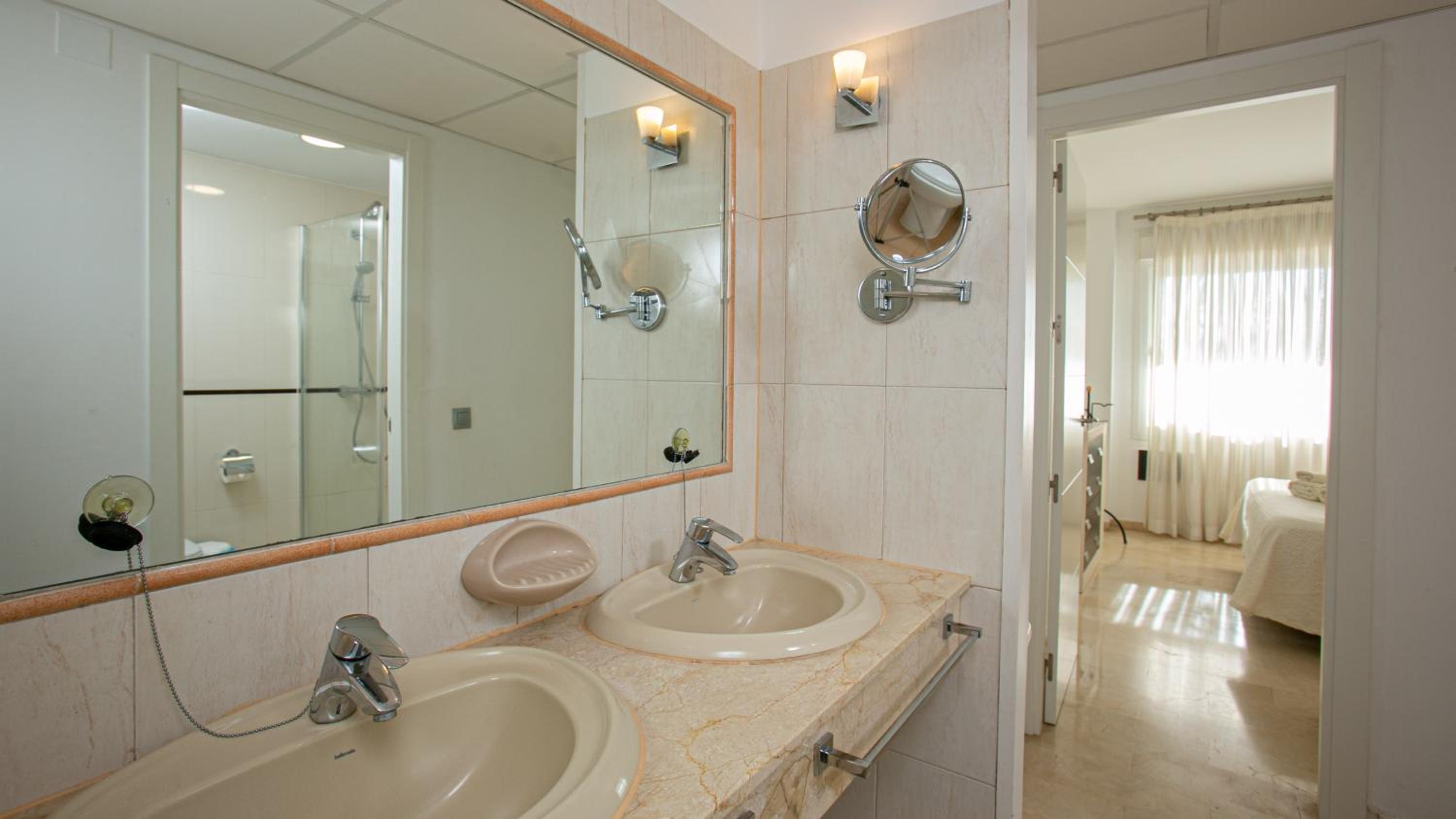 Front sea view apartment on Marbella's beach promenade