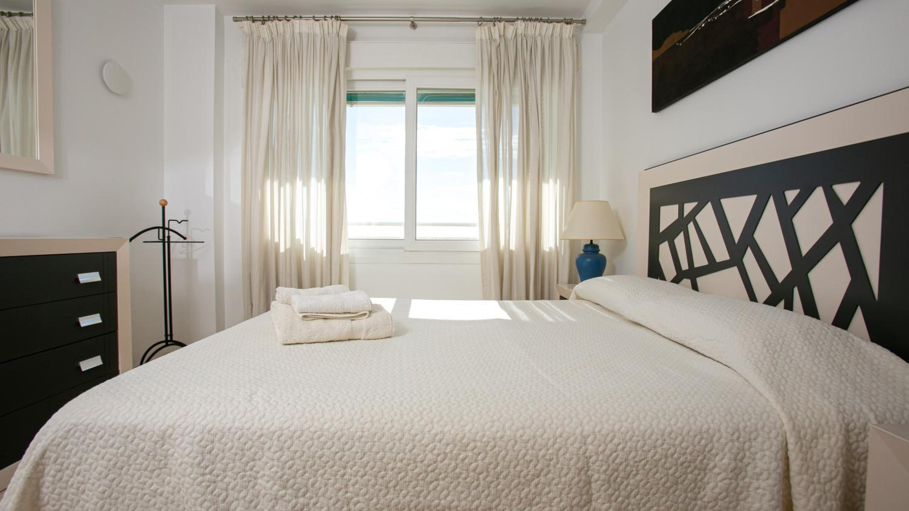 Front sea view apartment on Marbella's beach promenade