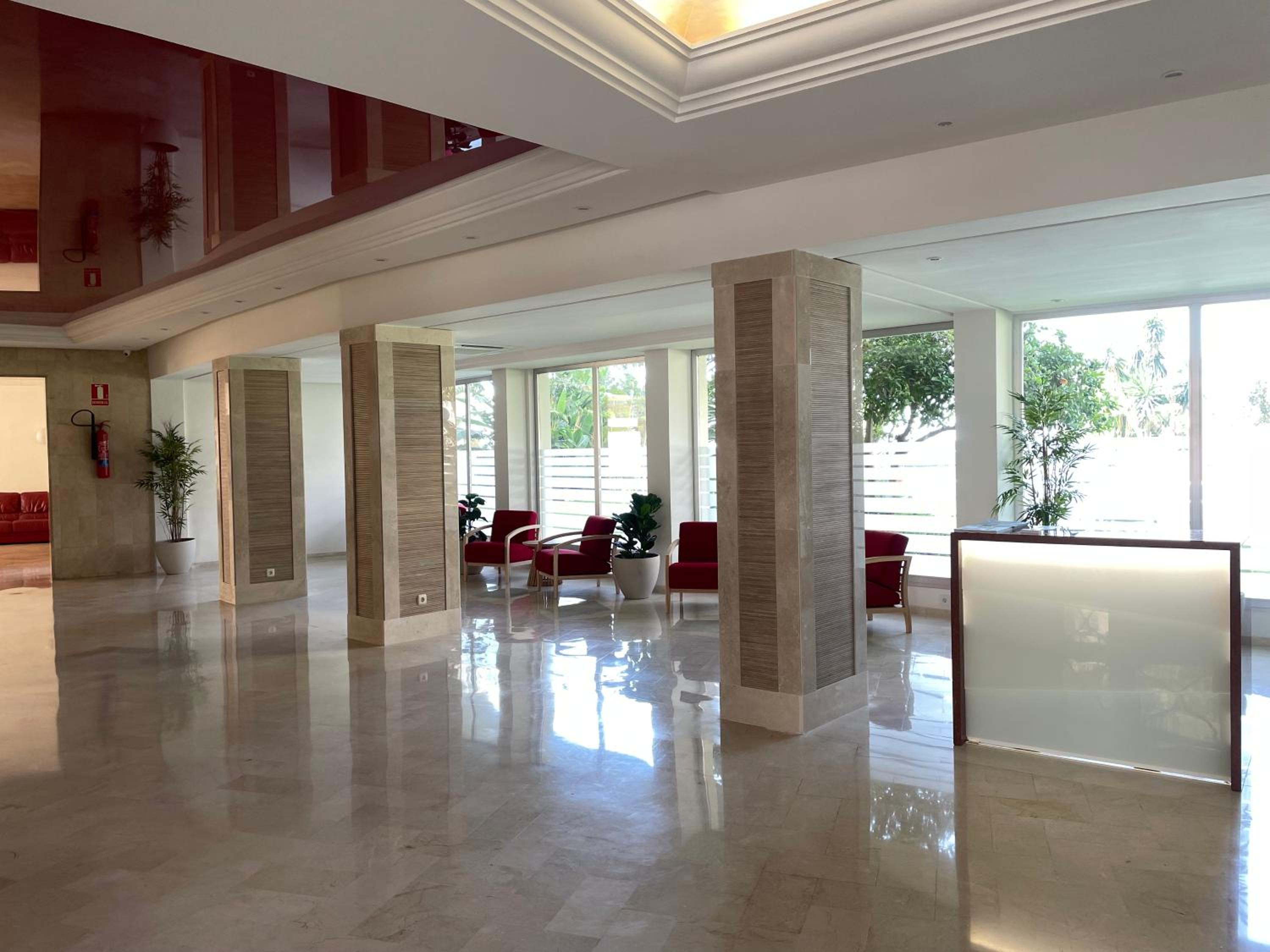 Front sea view apartment on Marbella's beach promenade