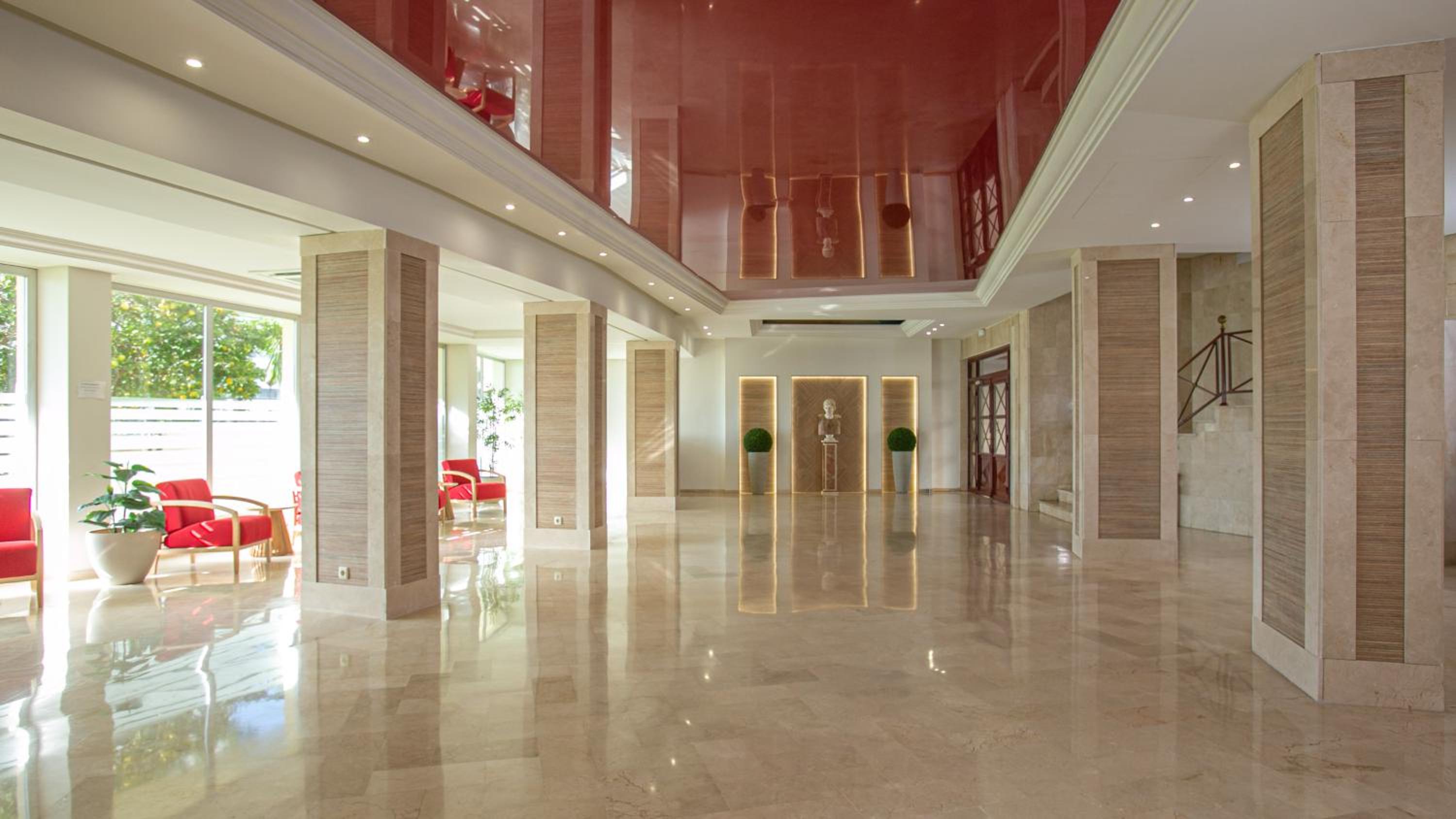 Front sea view apartment on Marbella's beach promenade