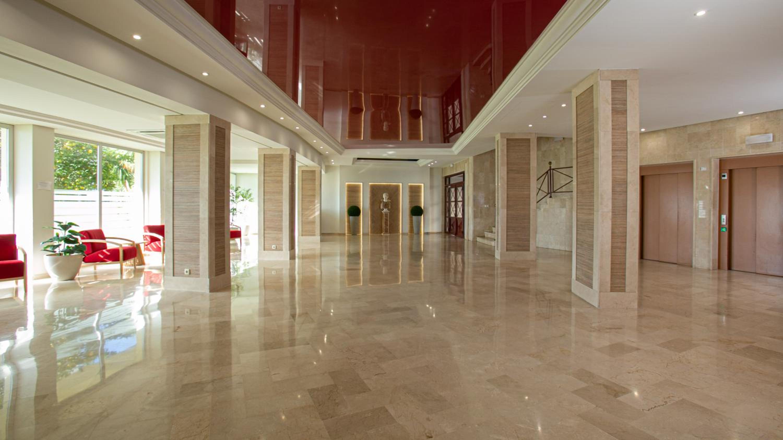 Front sea view apartment on Marbella's beach promenade