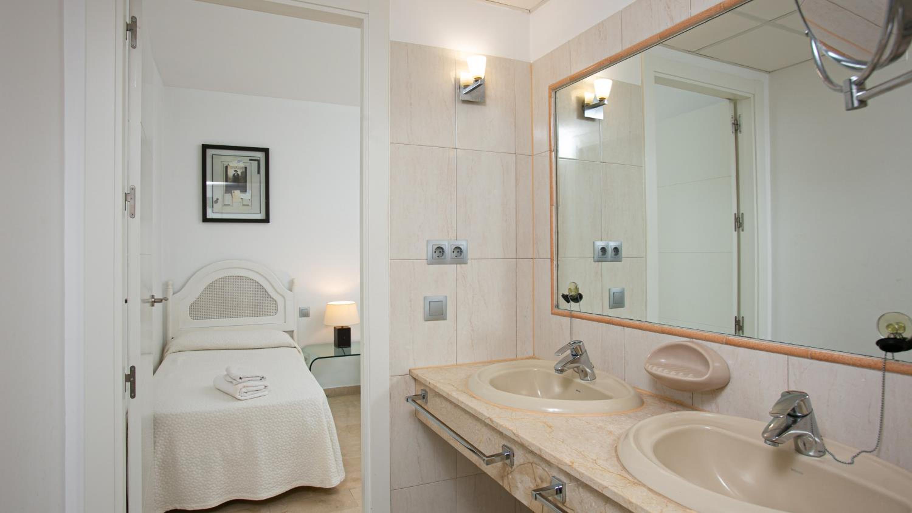 Front sea view apartment on Marbella's beach promenade
