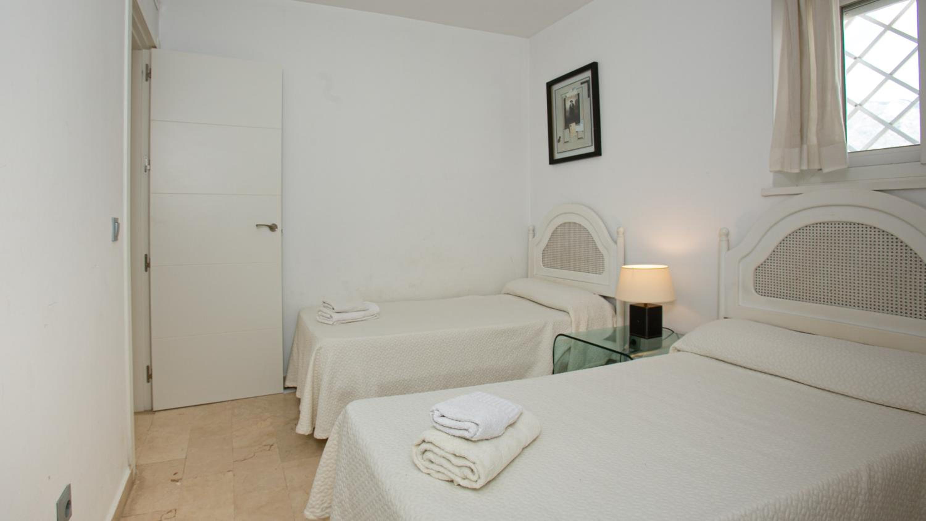 Front sea view apartment on Marbella's beach promenade