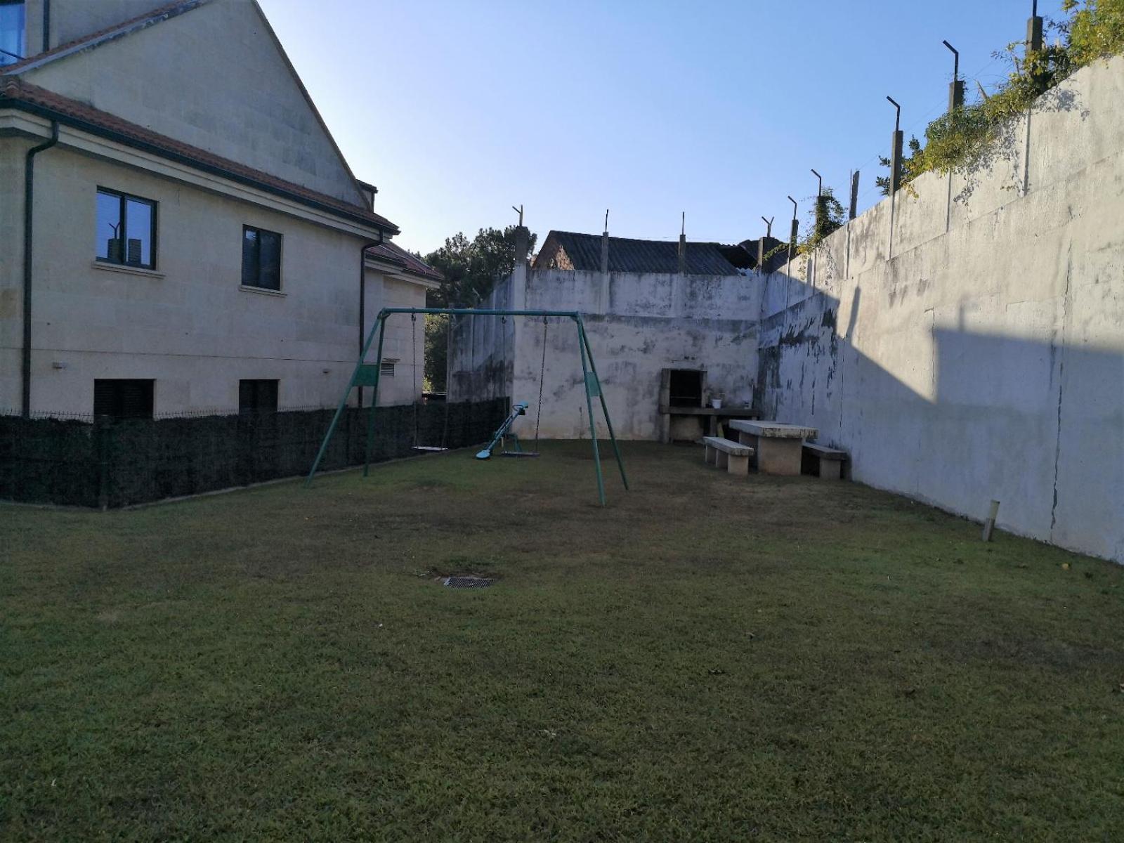 Apartamento con terraza y piscina