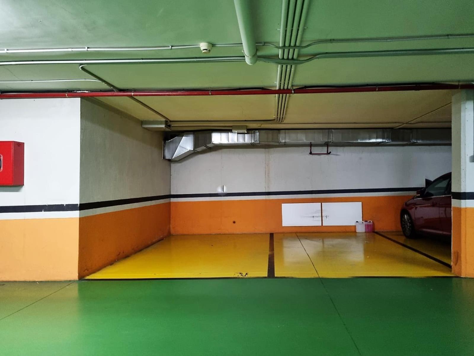 Apartamento con terraza y piscina