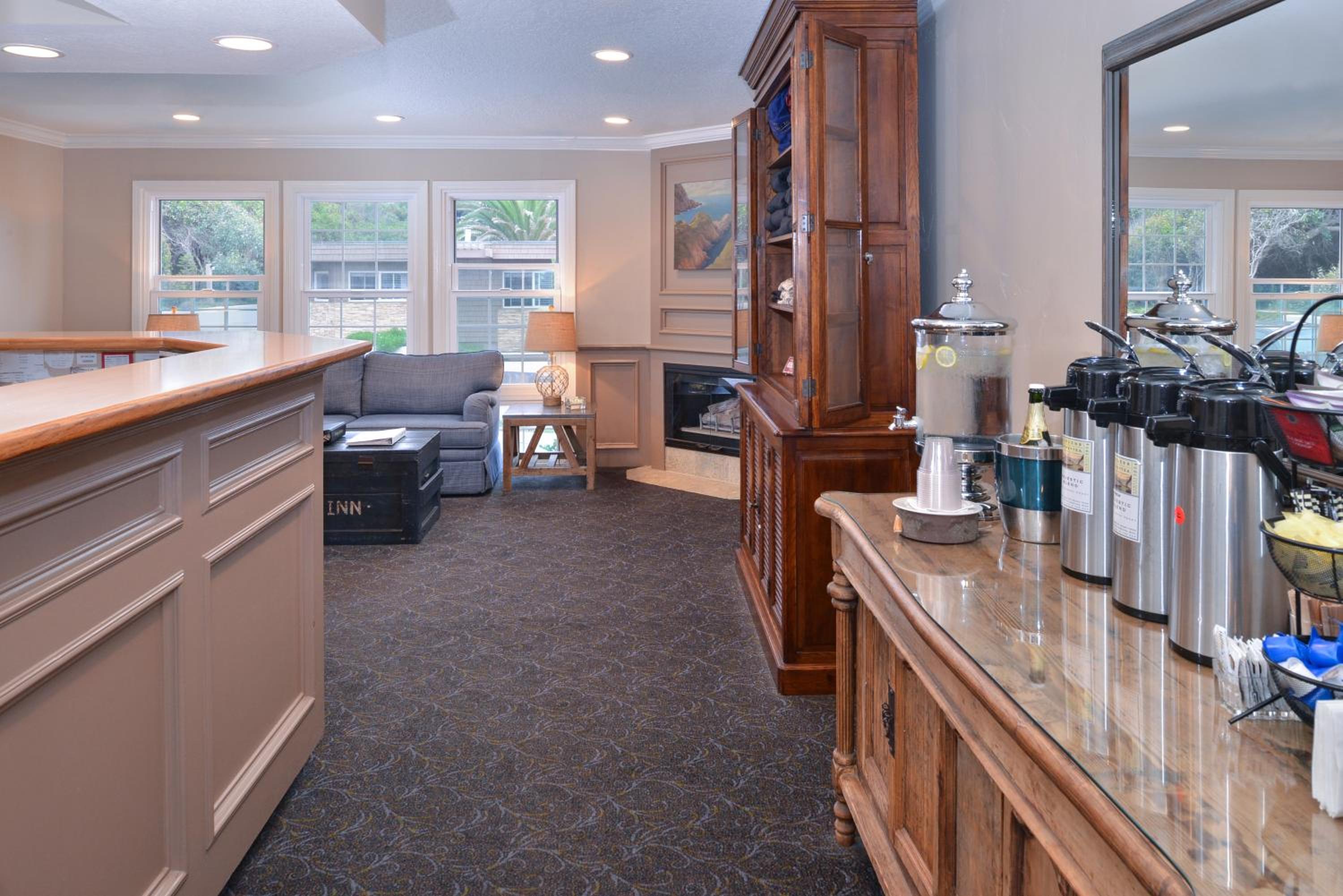 Sand Pebbles Inn