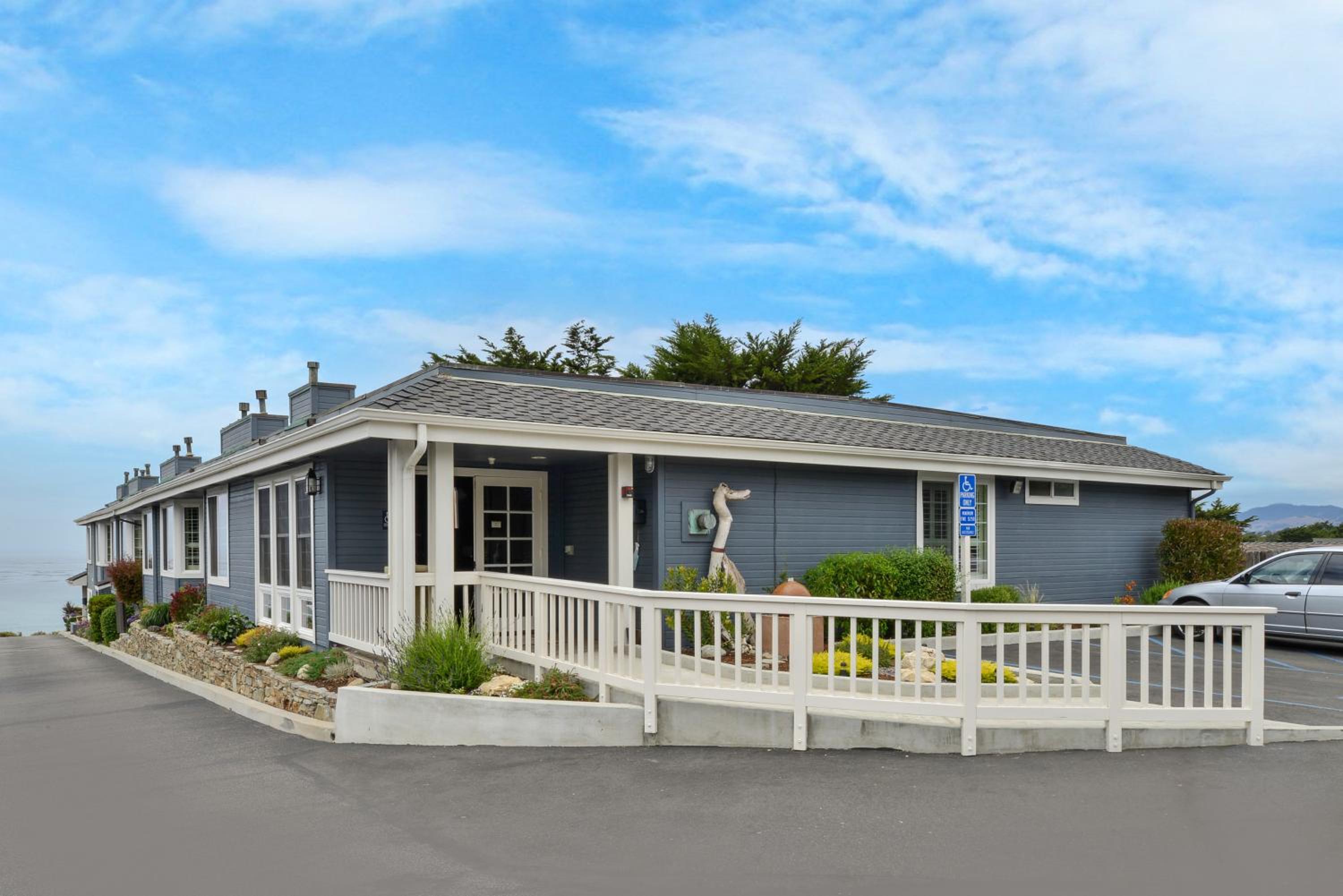 Sand Pebbles Inn