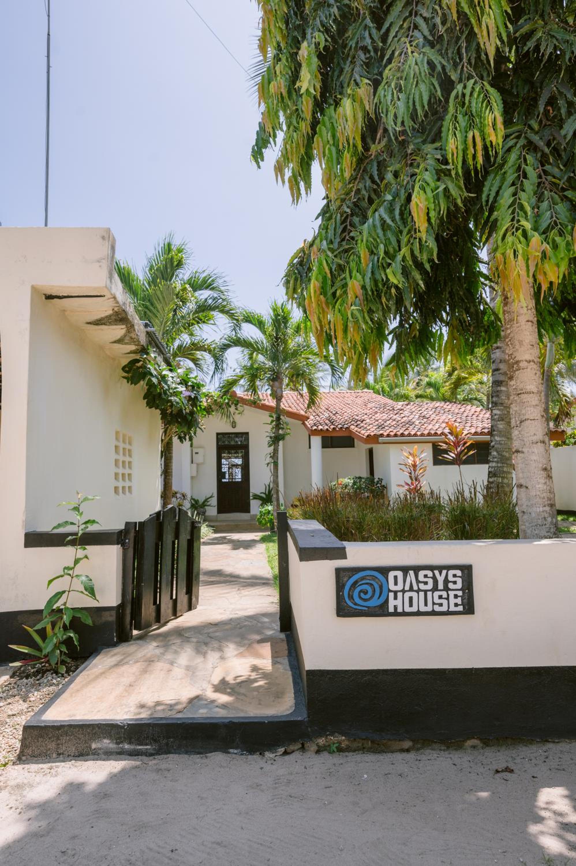 Oasys House - Beautiful Private Beach Front Home