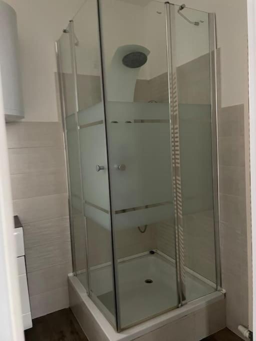 Cozy Apartment next Outlet Center & Airport with Pool & Garden