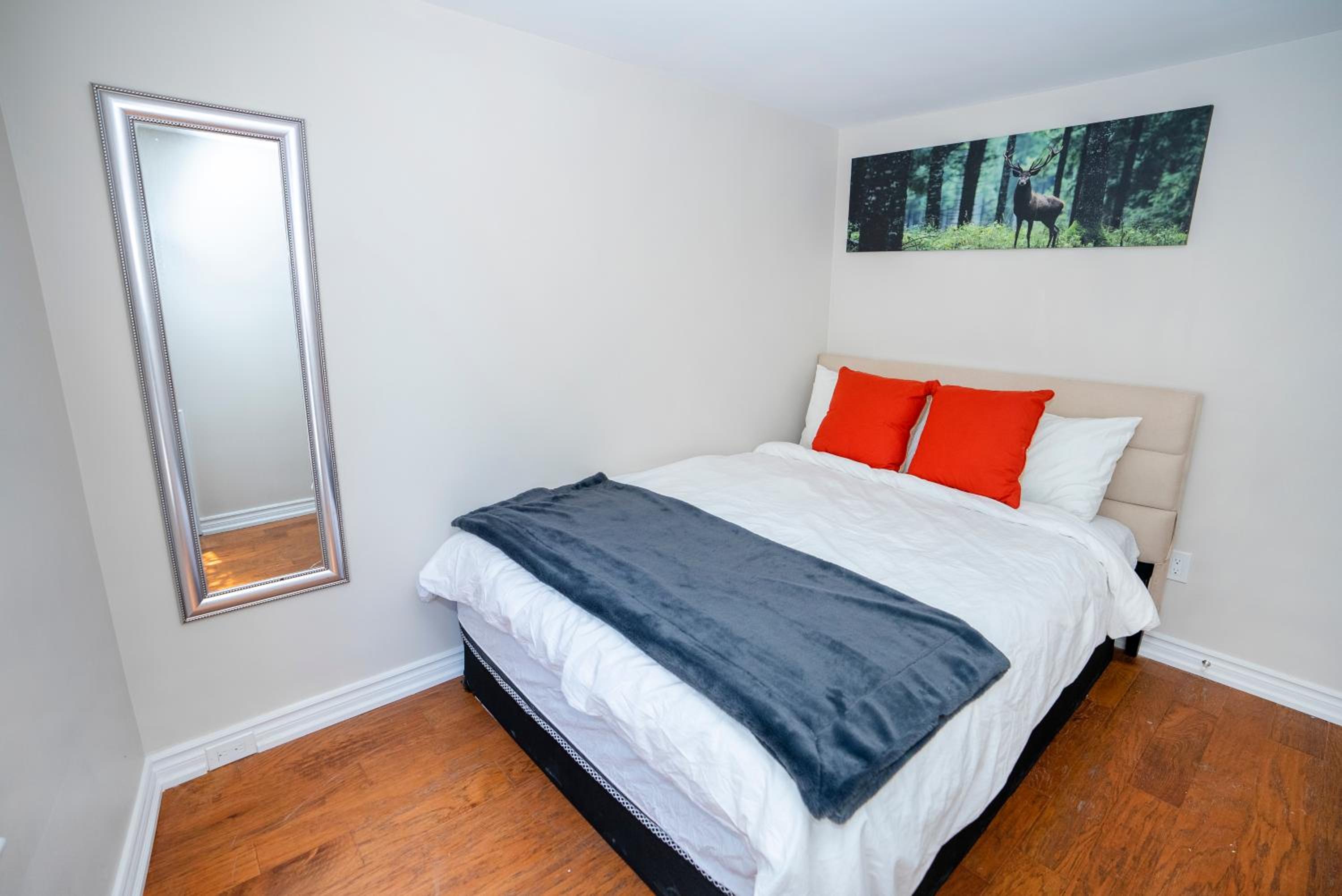 Cheerful 2-BR Backyard Home, Mins to Beach & Lake