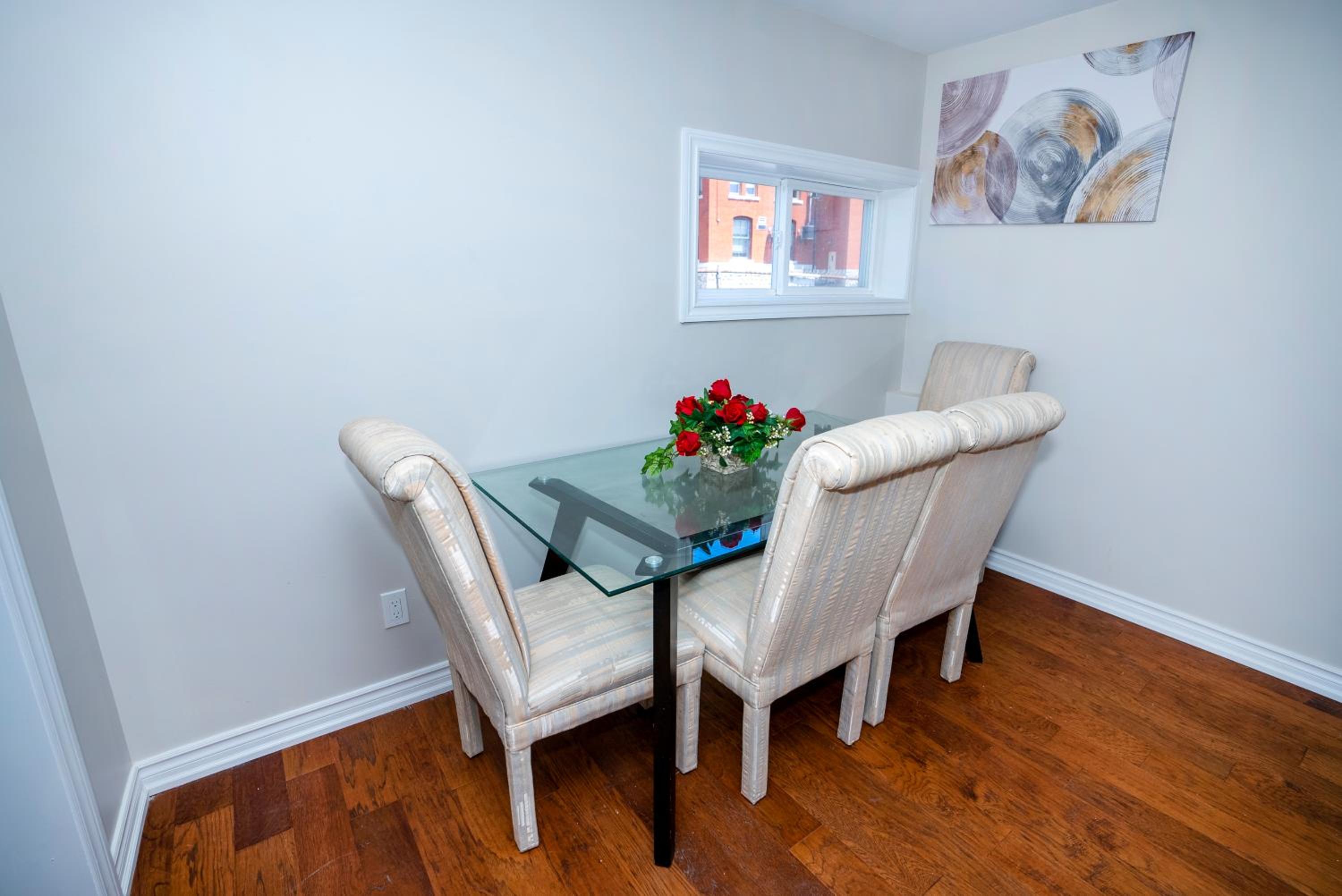 Cheerful 2-BR Backyard Home, Mins to Beach & Lake
