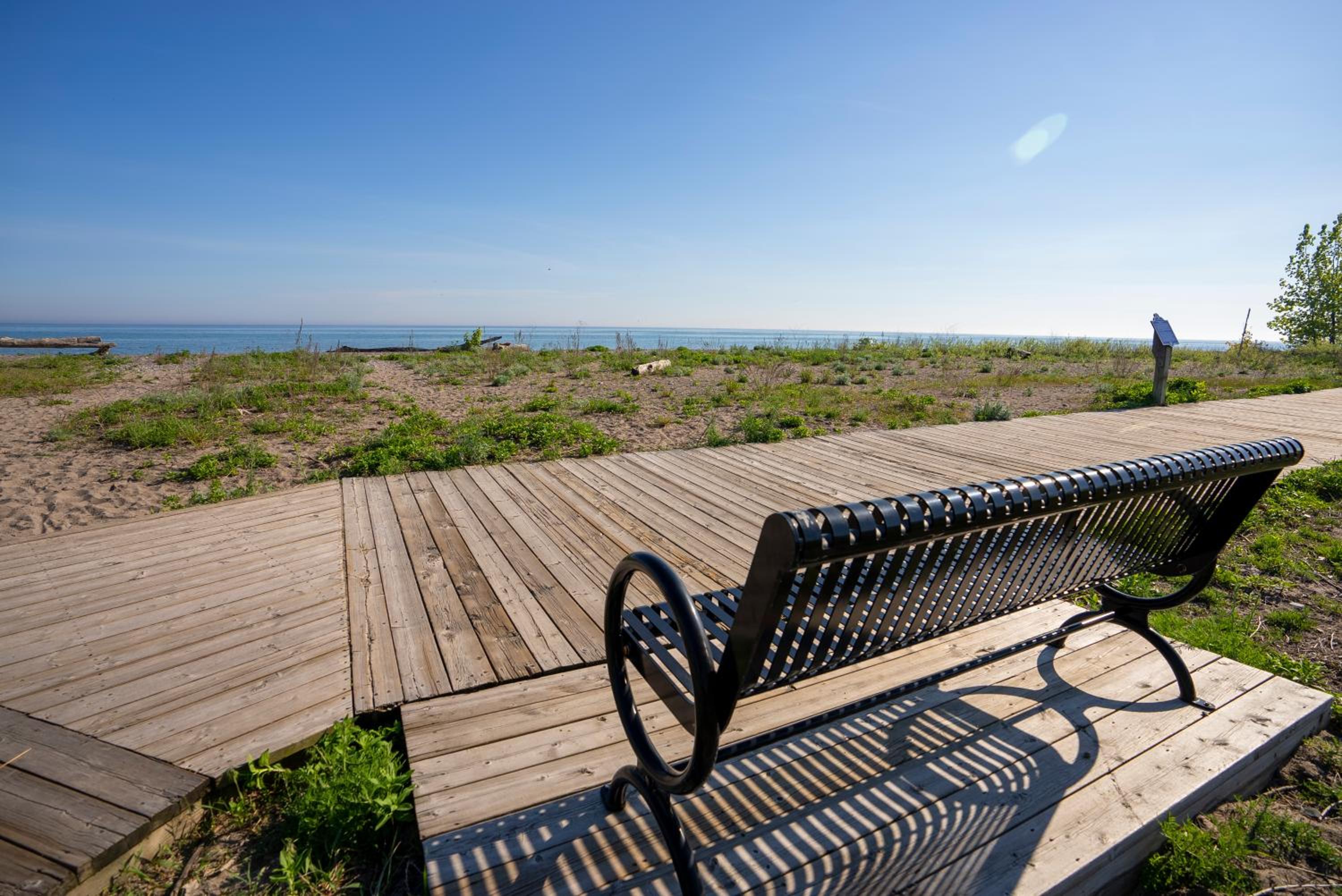 Cheerful 2-BR Backyard Home, Mins to Beach & Lake