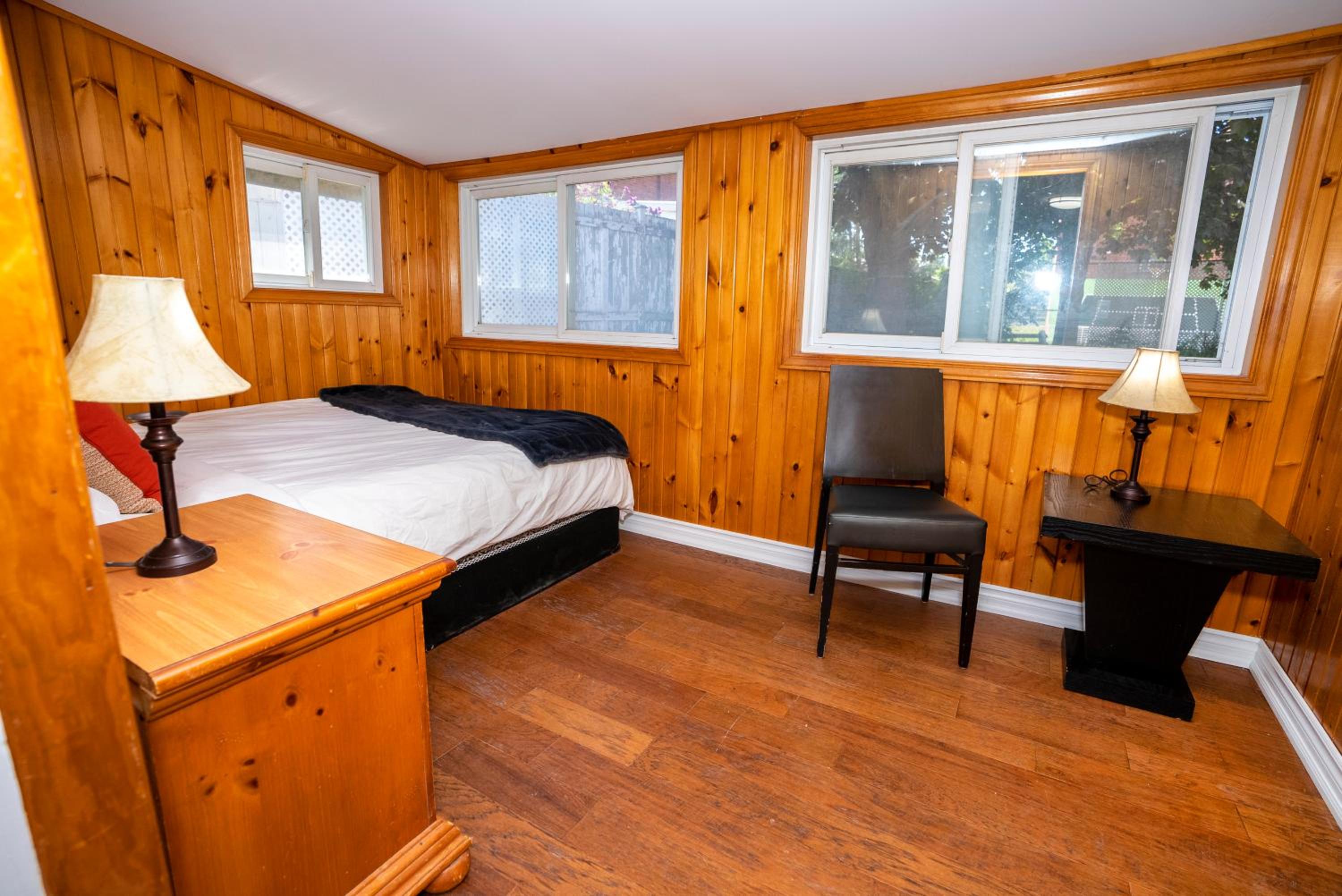 Cheerful 2-BR Backyard Home, Mins to Beach & Lake