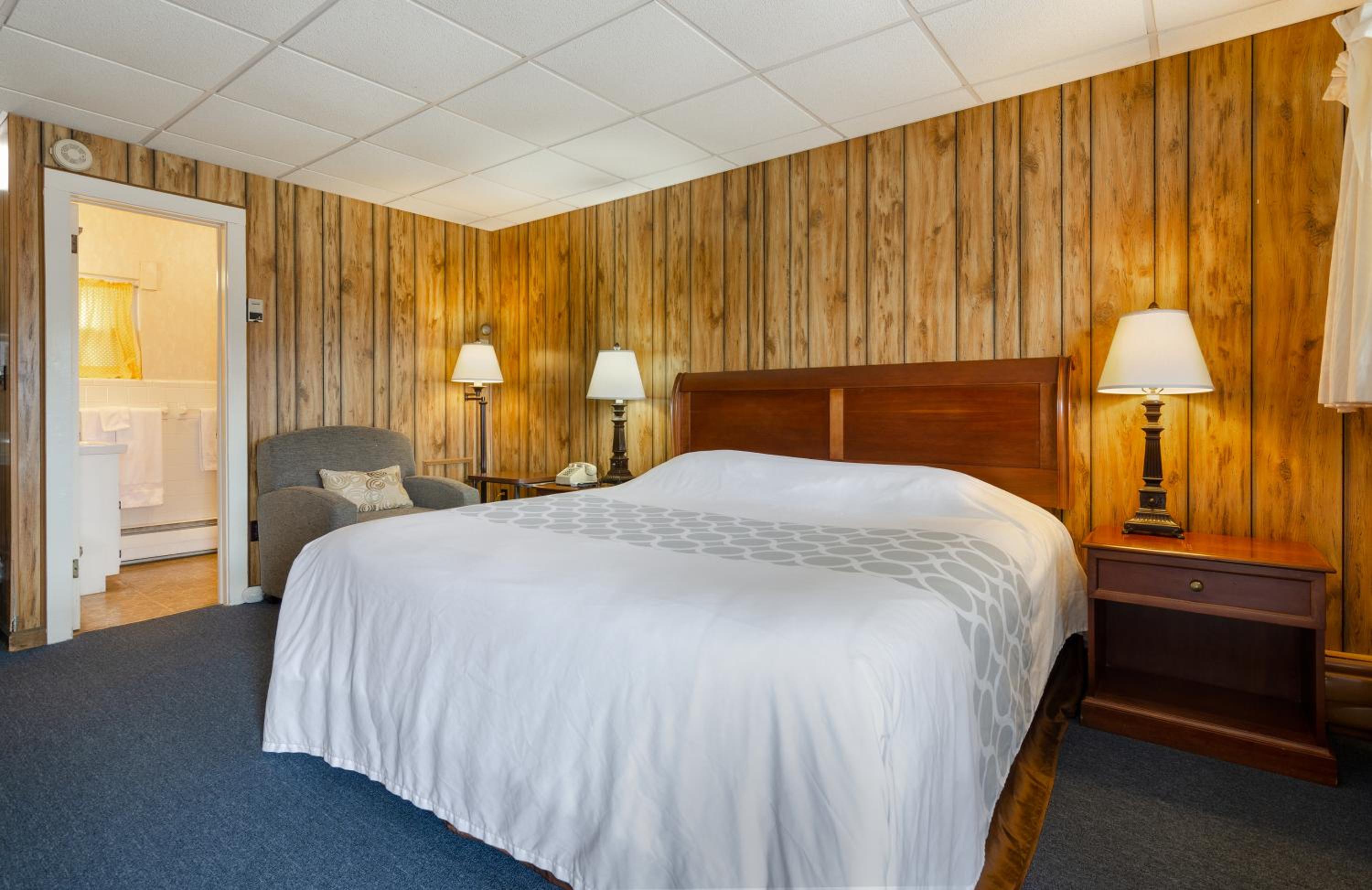 Hillsville Vacations - Knob Hill Motor Lodge - Property Image 25