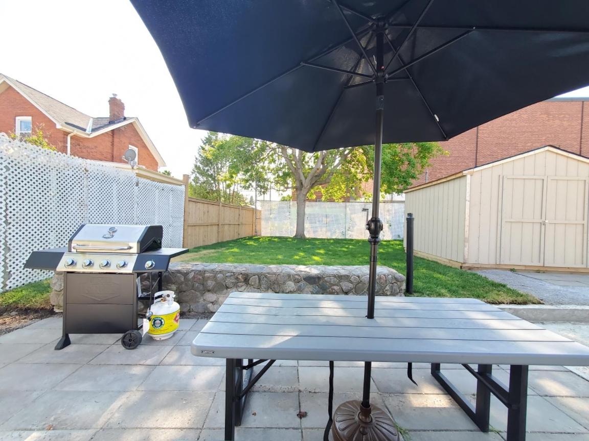 Cheerful 2-BR Backyard Home, Mins to Beach & Lake