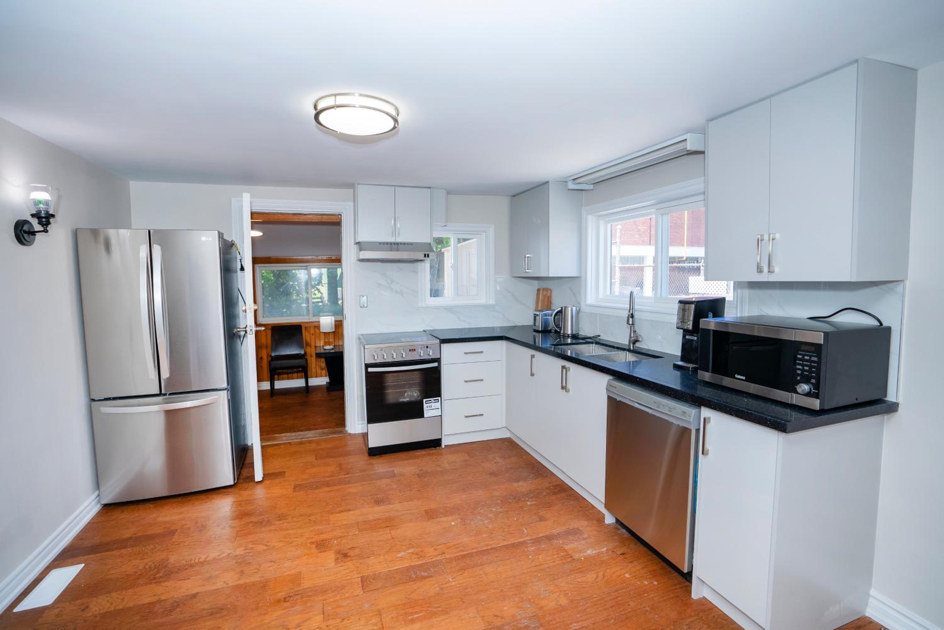 Cheerful 2-BR Backyard Home, Mins to Beach & Lake