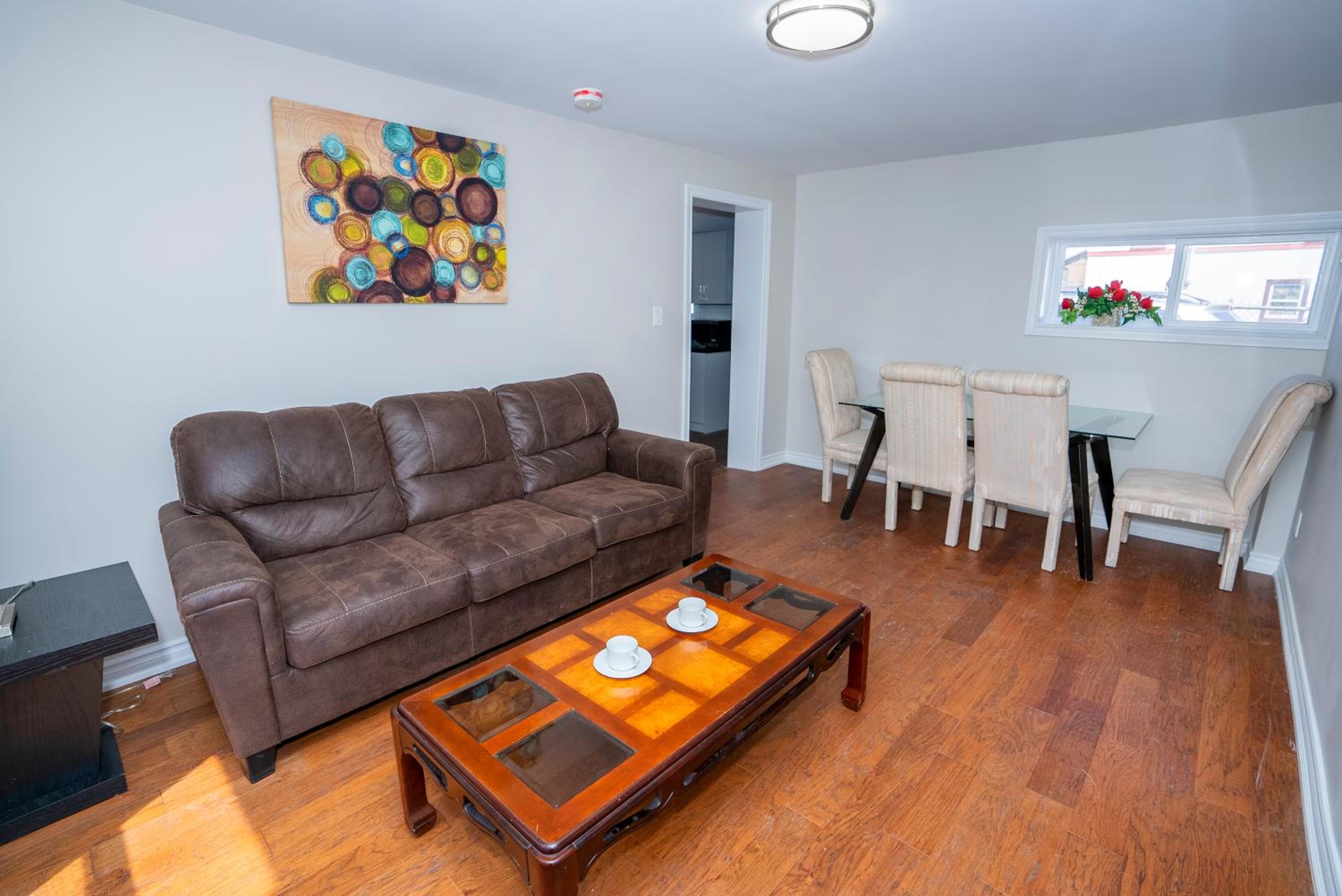 Cheerful 2-BR Backyard Home, Mins to Beach & Lake