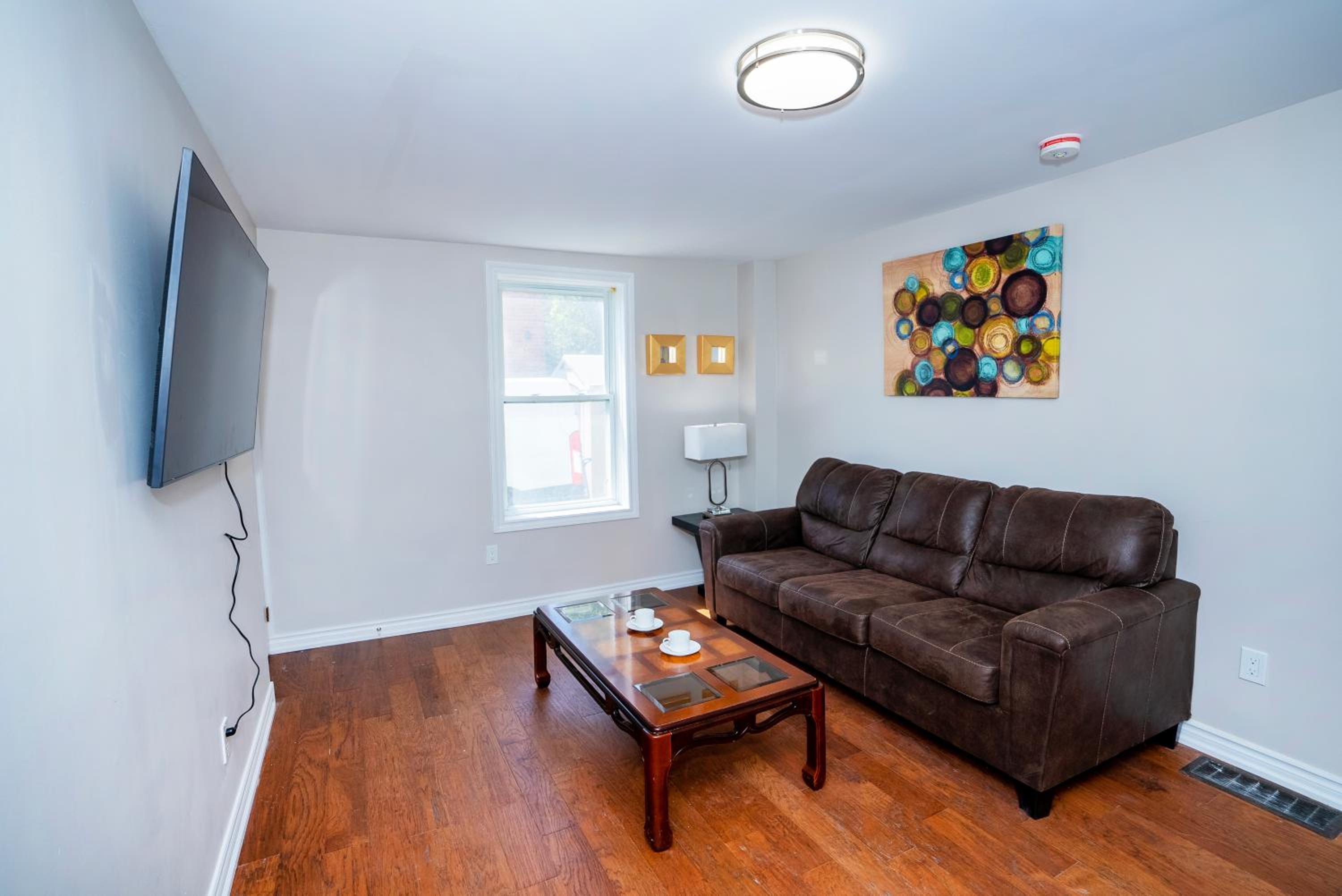 Cheerful 2-BR Backyard Home, Mins to Beach & Lake