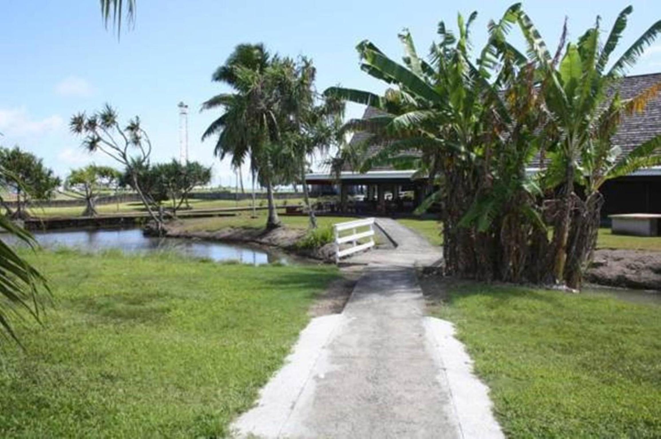 Raiatea Airport Bungalow