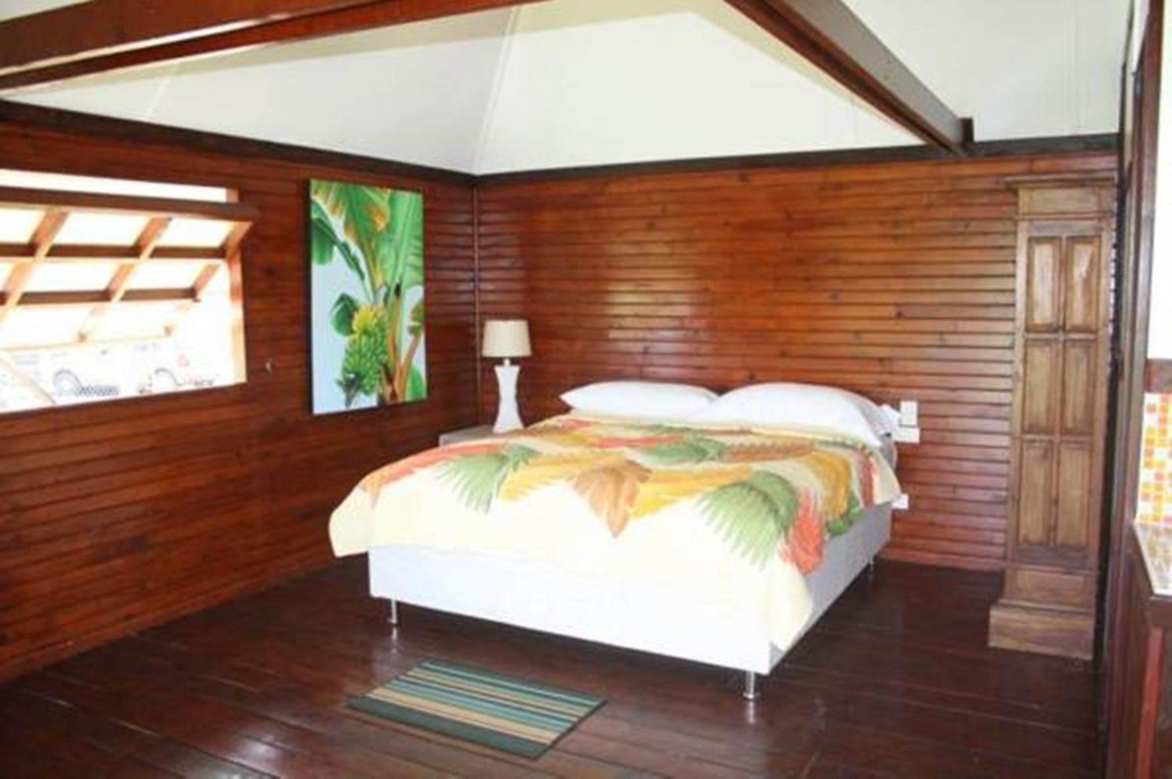 Raiatea Airport Bungalow