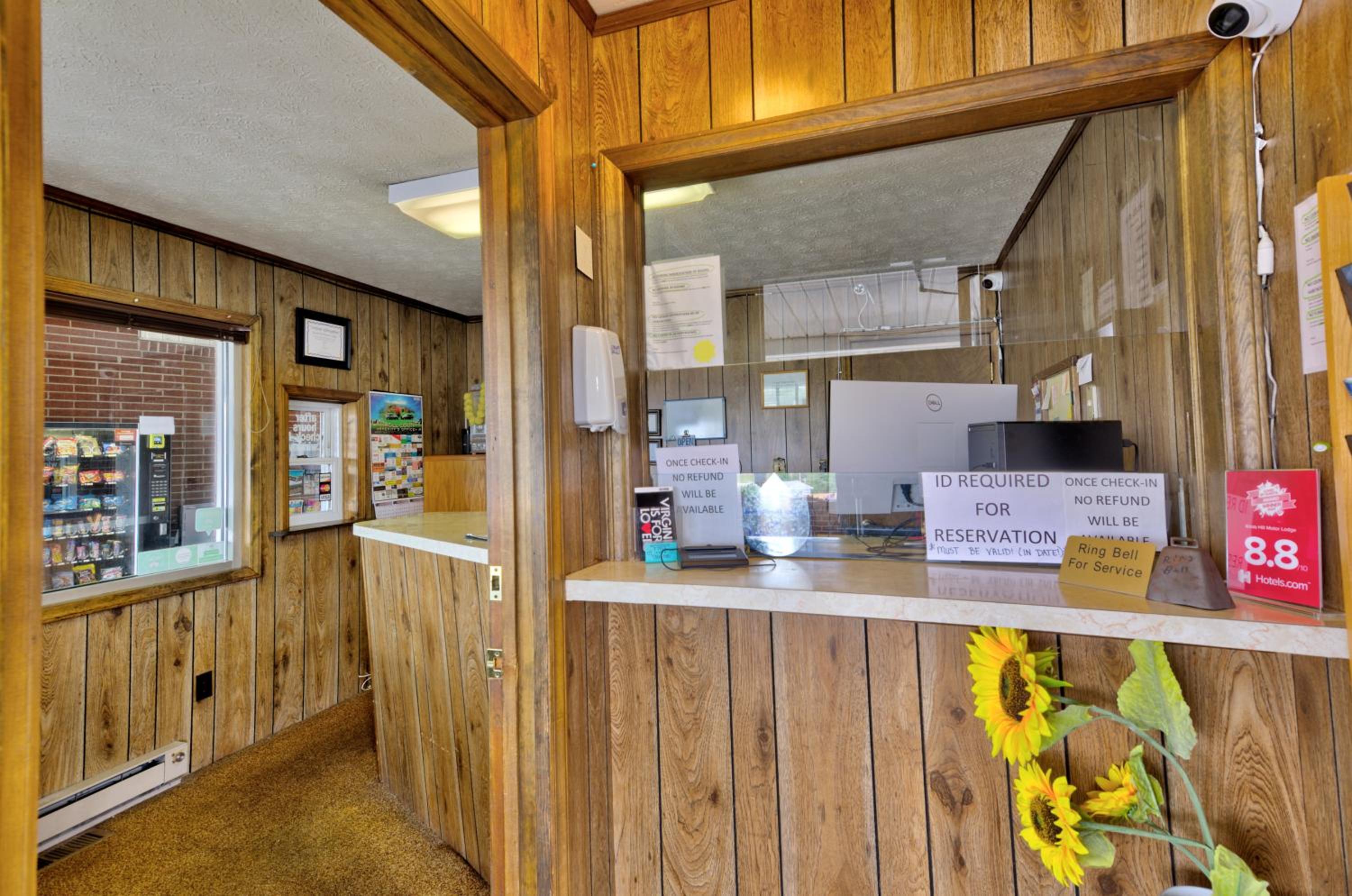 Hillsville Vacations - Knob Hill Motor Lodge - Property Image 14