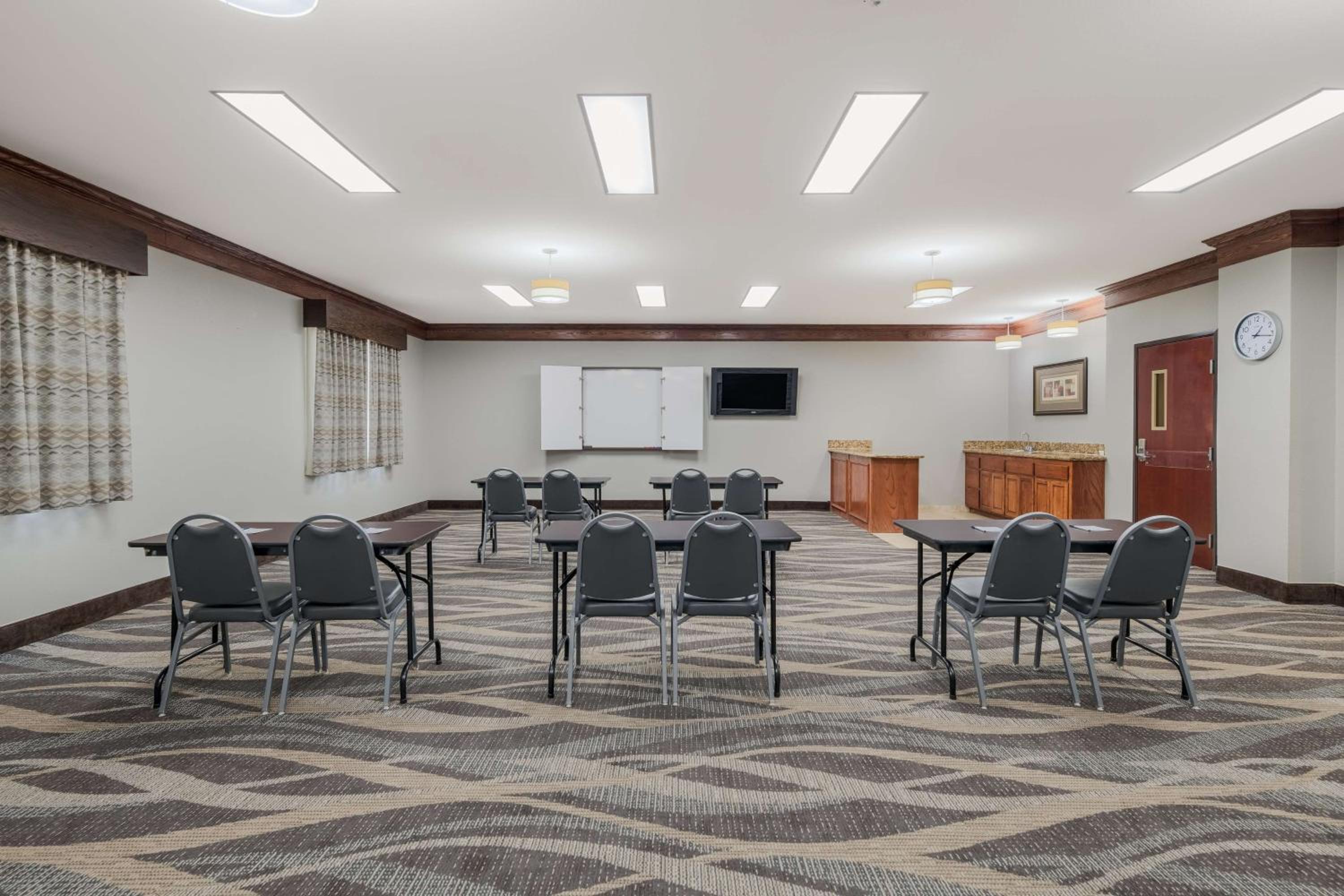 Best Western South Plains Inn & Suites