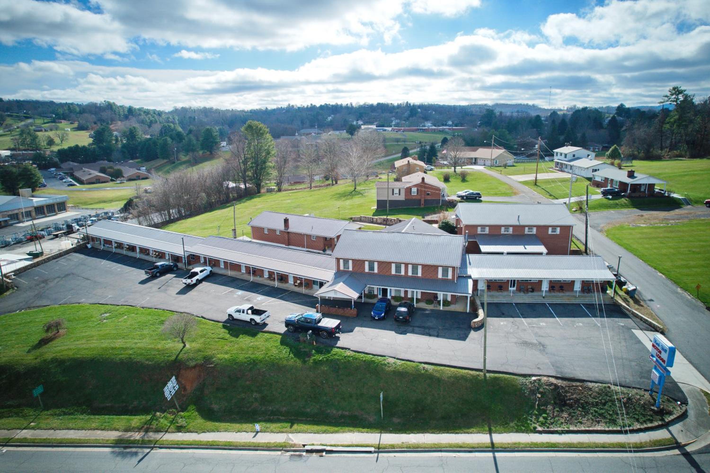 Hillsville Vacations - Knob Hill Motor Lodge - Property Image 4