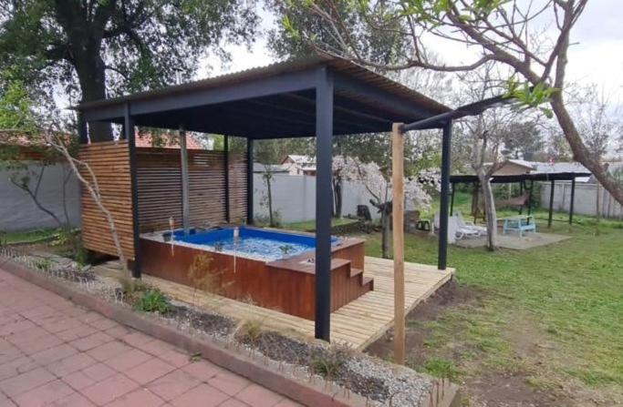 Agradable casa con Tina de agua Caliente y Piscina