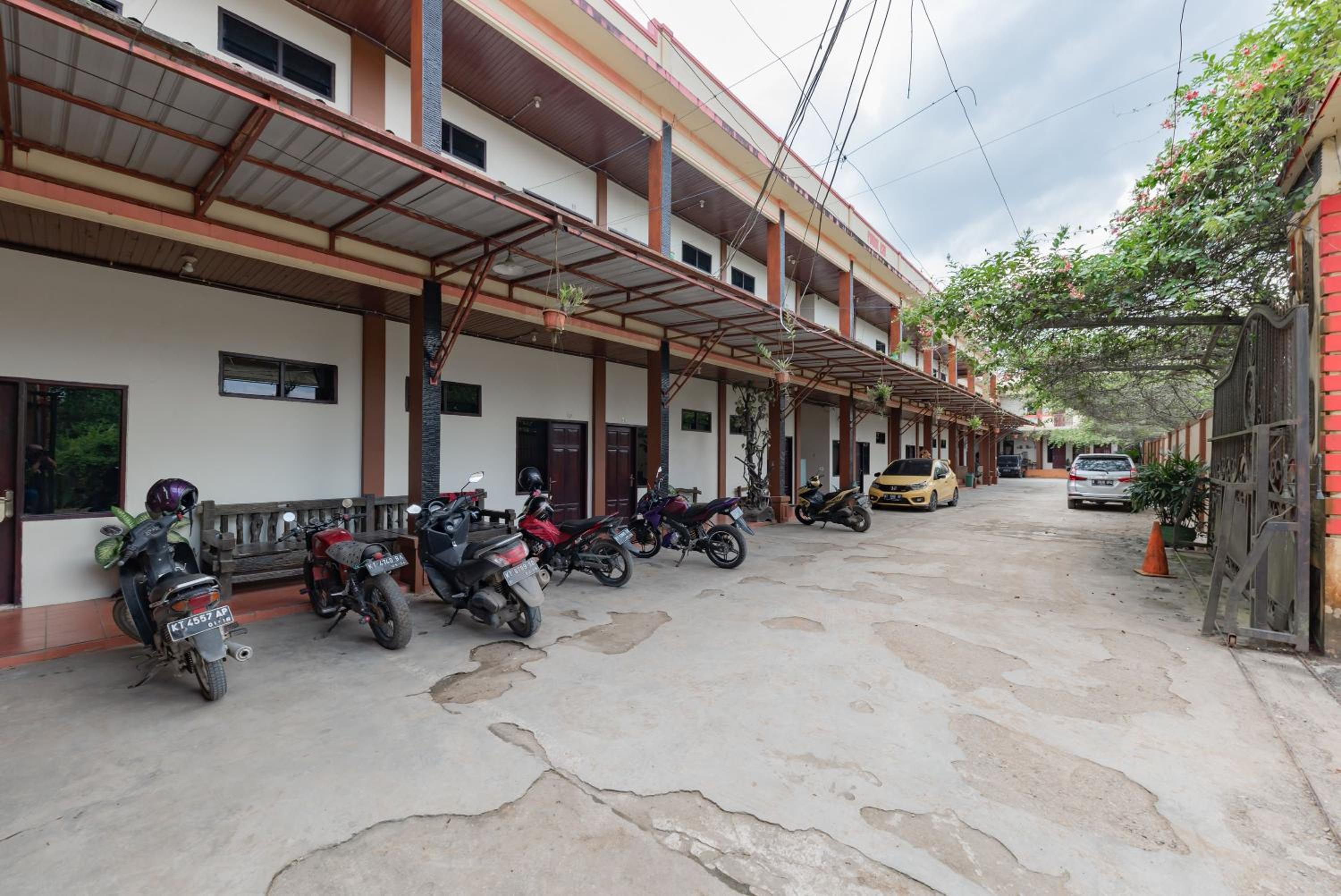 RedDoorz near Samarinda Square view 4