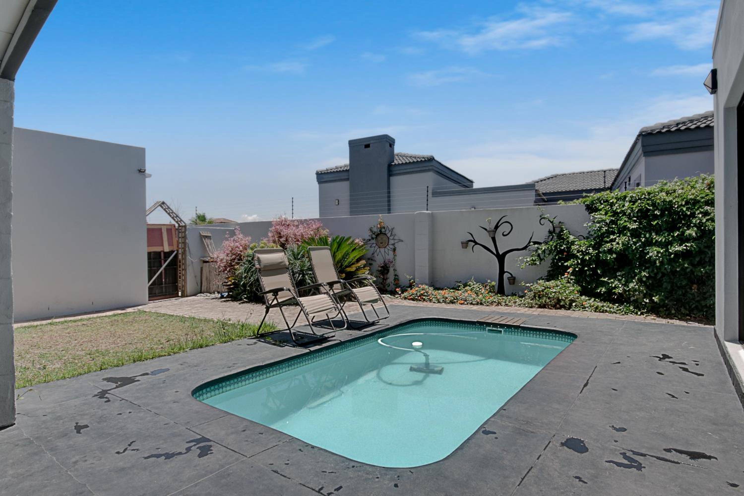 Spacious Shared 3-Bedroom Villa Near Blouberg Beach Pool, Wi-Fi, Braai view 3