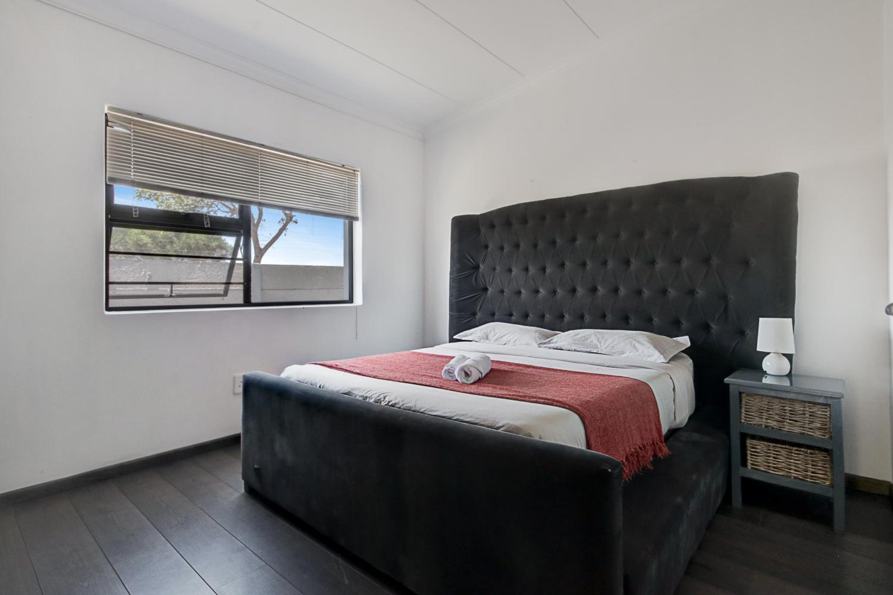 Spacious Shared 3-Bedroom Villa Near Blouberg Beach Pool, Wi-Fi, Braai view 2
