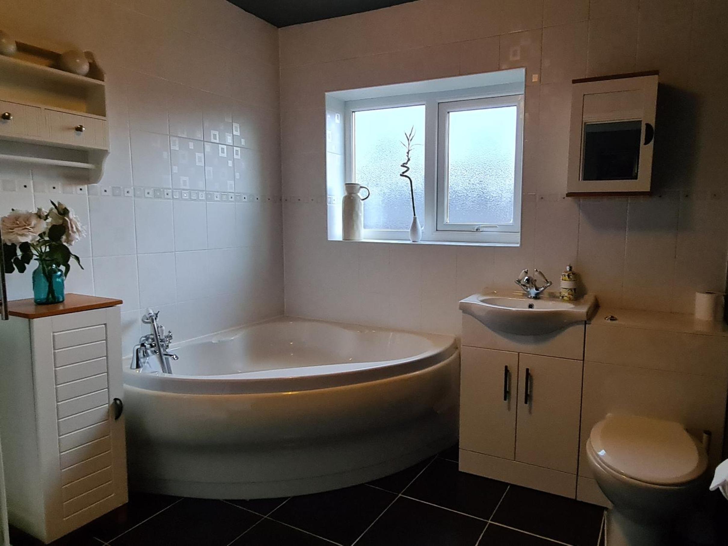 Spacious, 5 bed house for 9 in Chester view 5