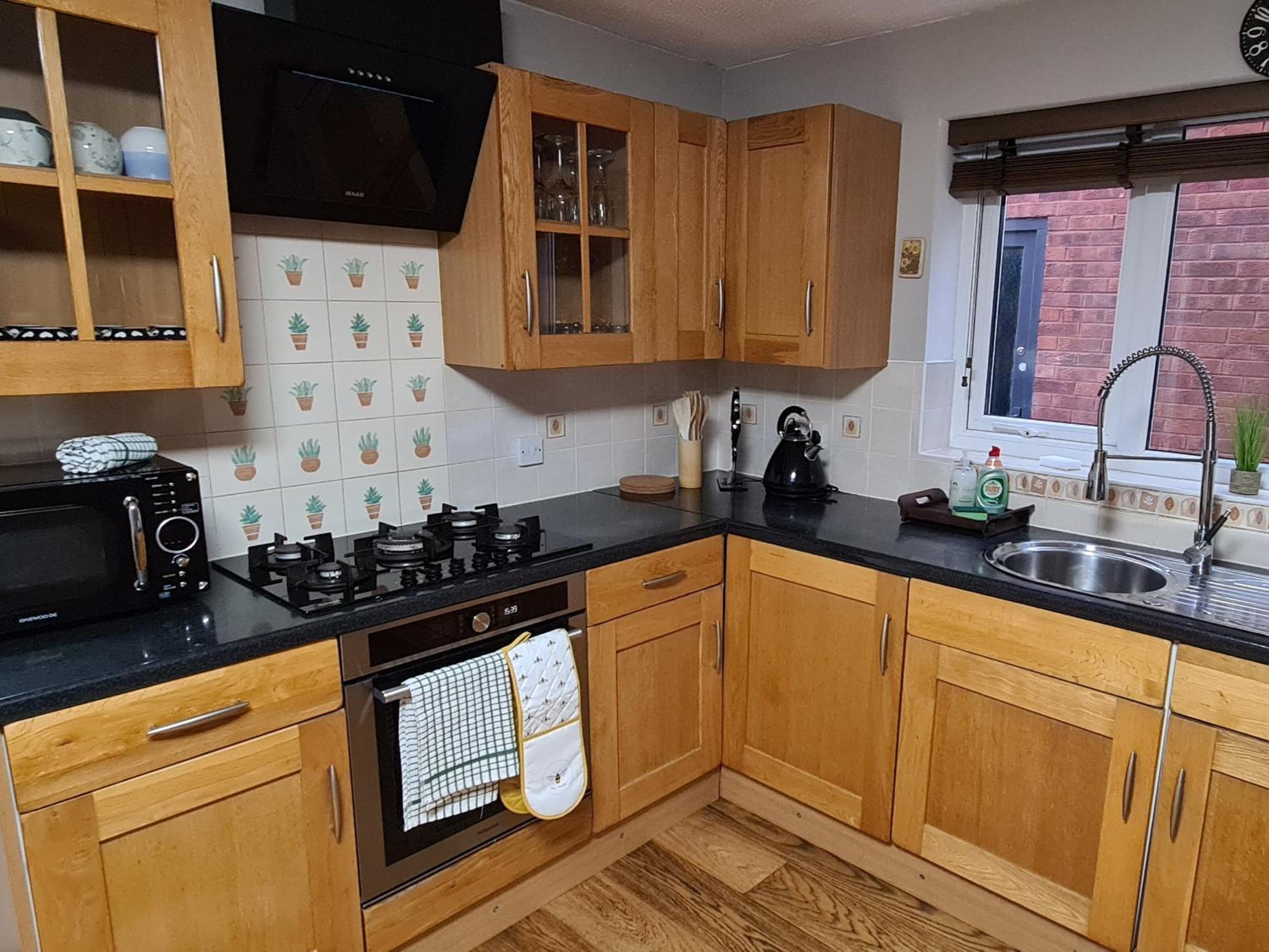Spacious, 5 bed house for 9 in Chester view 3