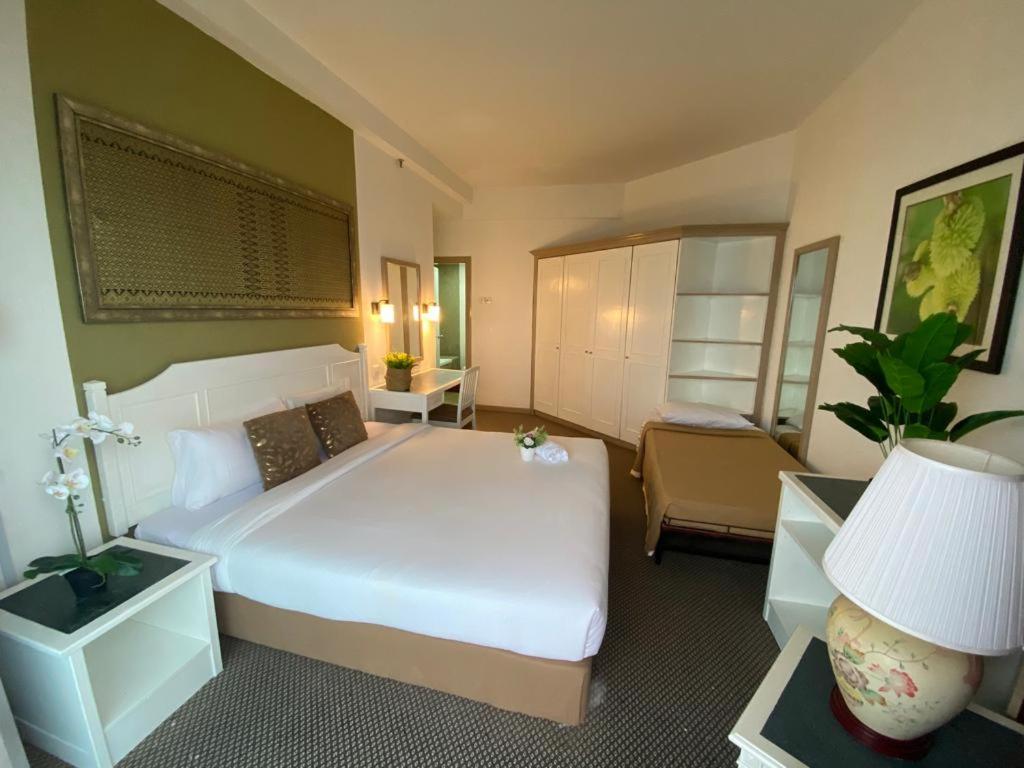 Seaview Deluxe Rainbow Paradise Tg Bungah 8pax photo 8