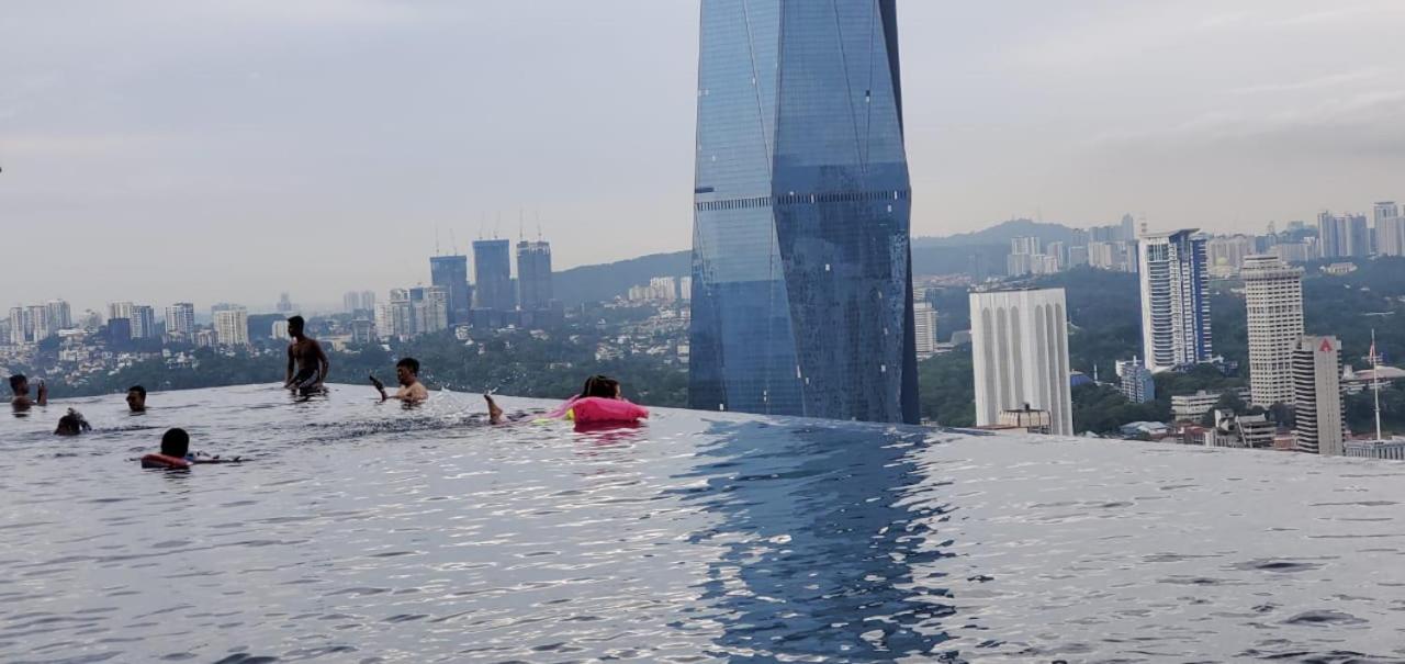 Lucentia Lalaport BBCC, Stuning Infinity Pool