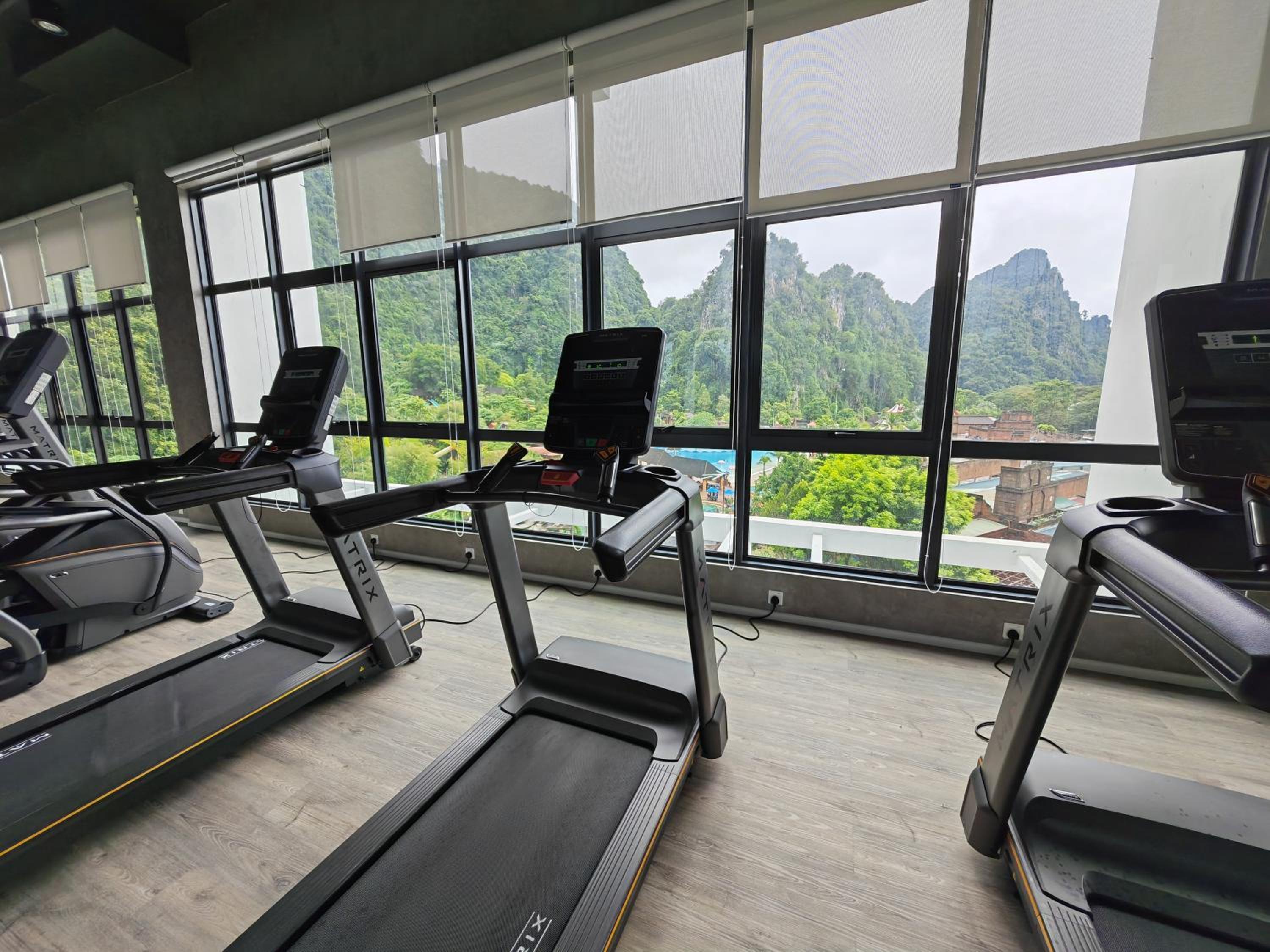 Cozy Suite with 270 Degree Mountain and Theme Park Views photo 4