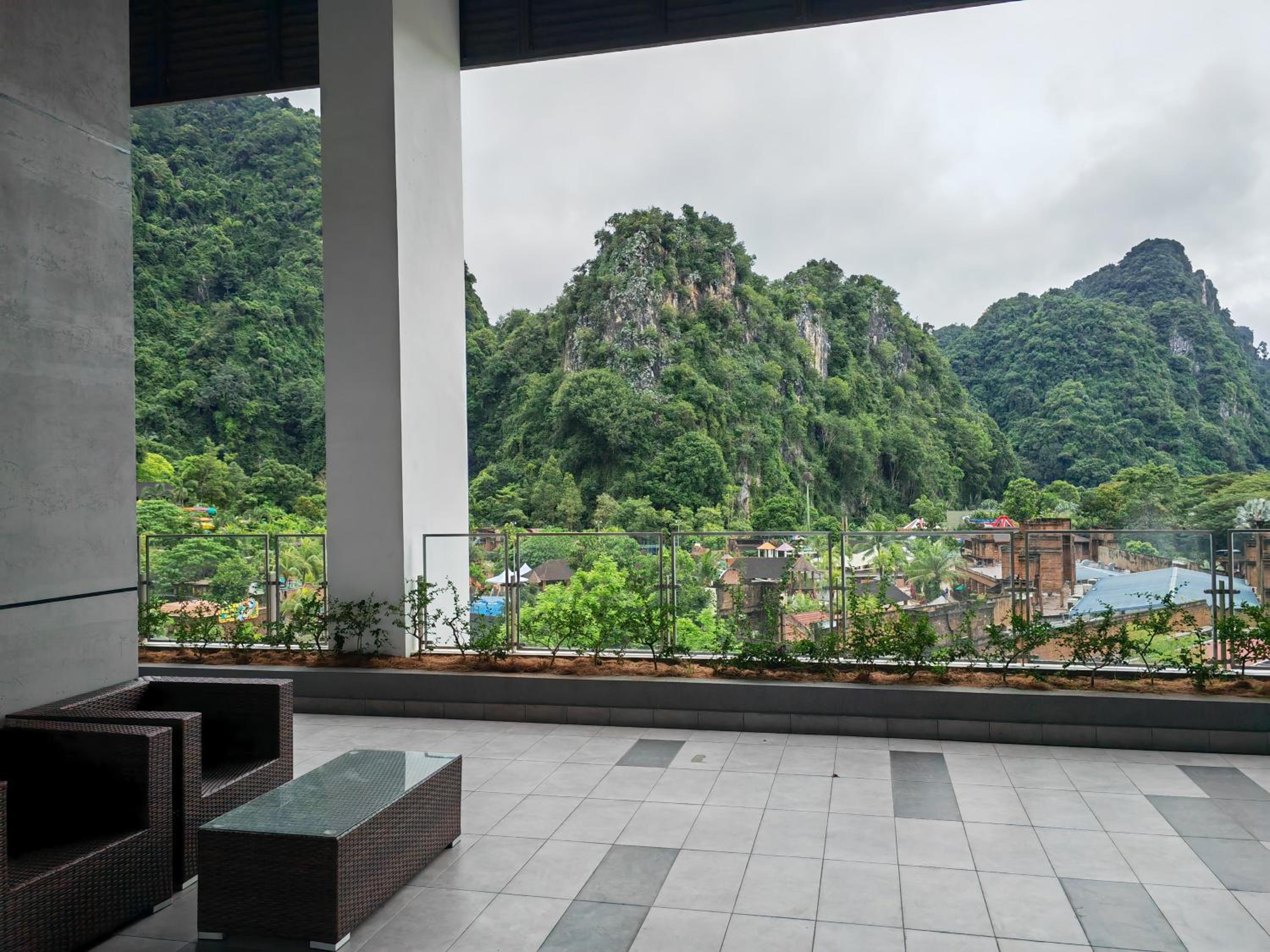 Cozy Suite with 270 Degree Mountain and Theme Park Views photo 5